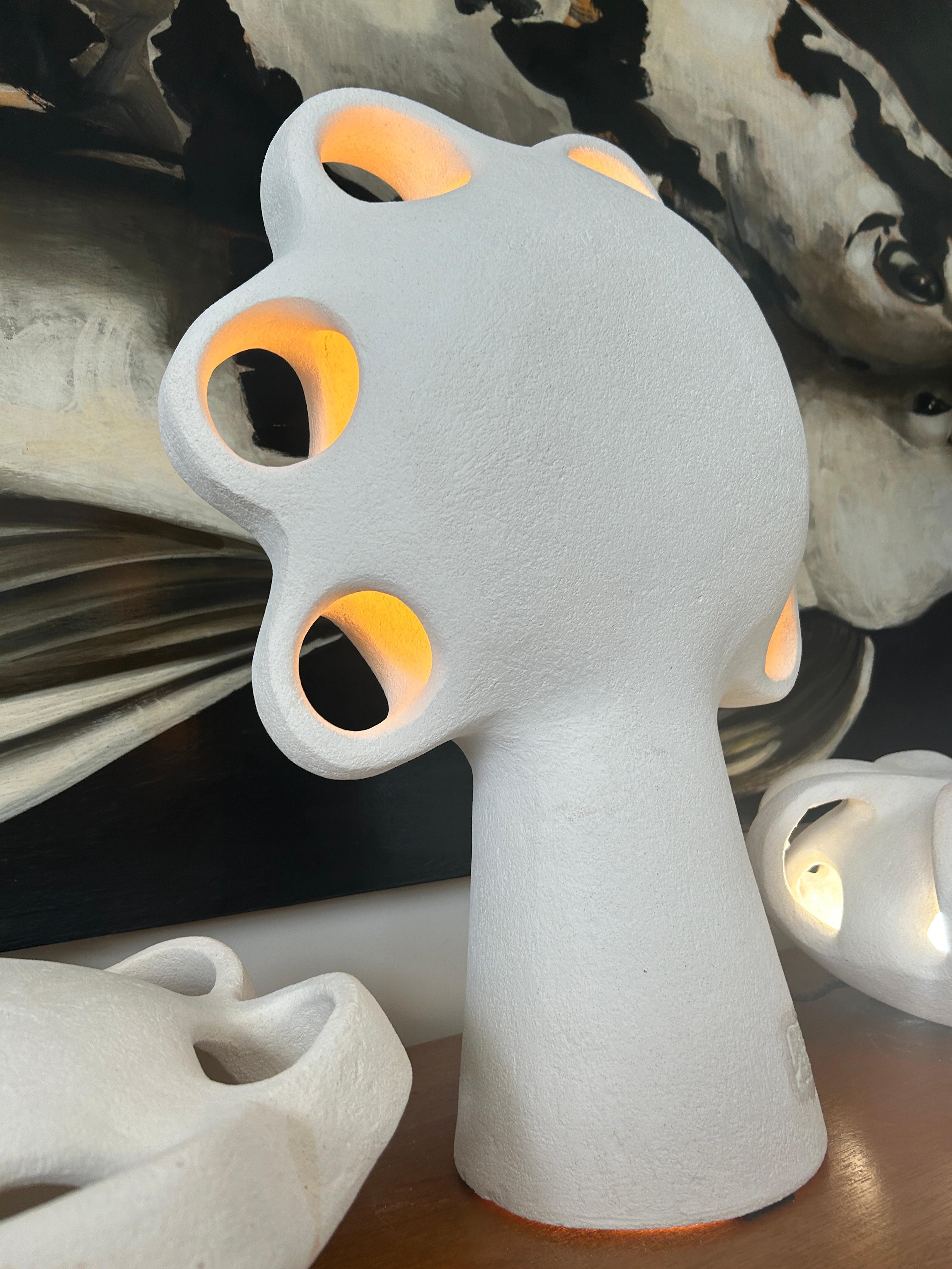 Grande lampe en céramique blanche  par Kseniya Kravtsova signé et numéroté 2023 Neuf - En vente à Saint Rémy de Provence, FR