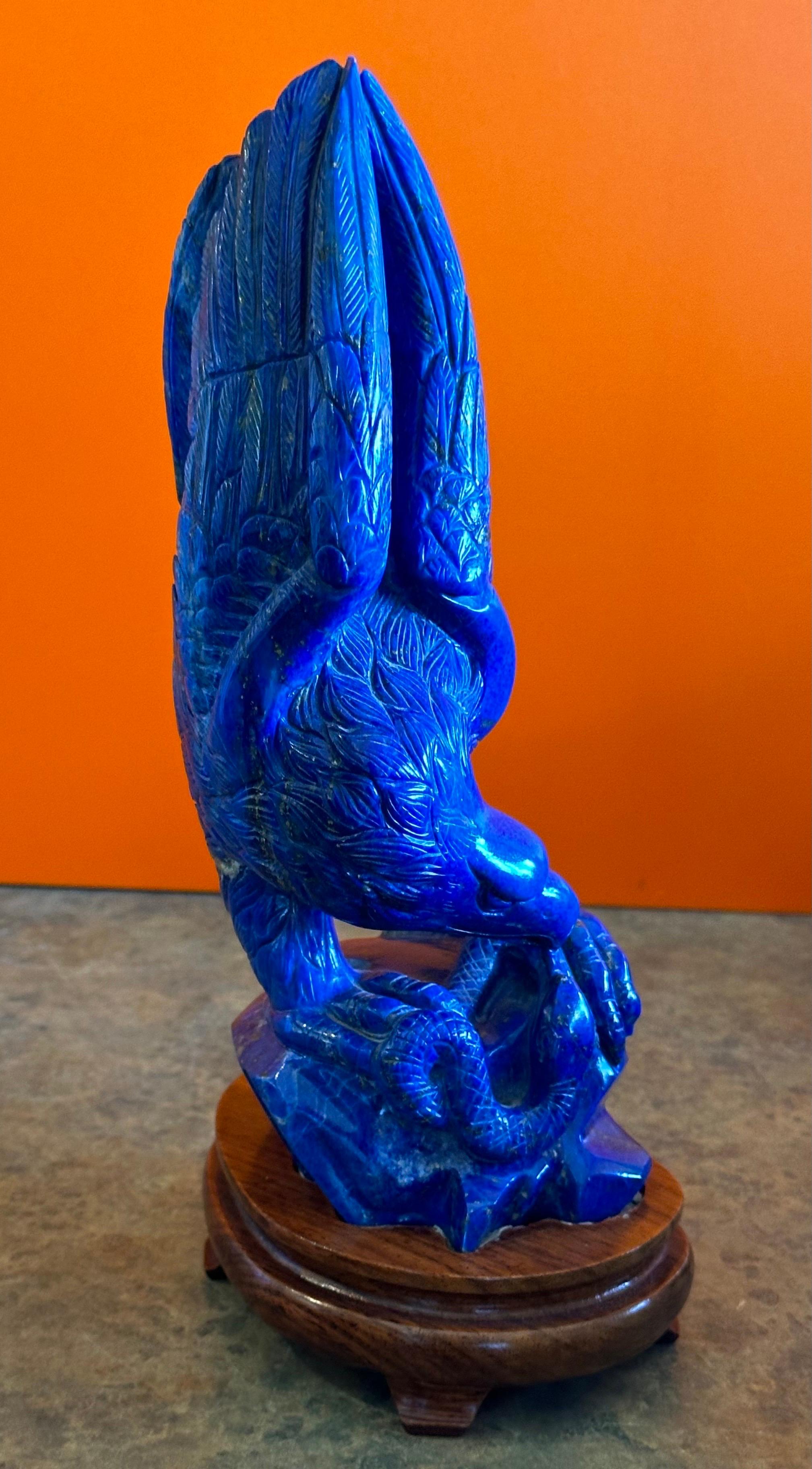 XX secolo Grande scultura di aquila in Lapis Lazuki in vendita