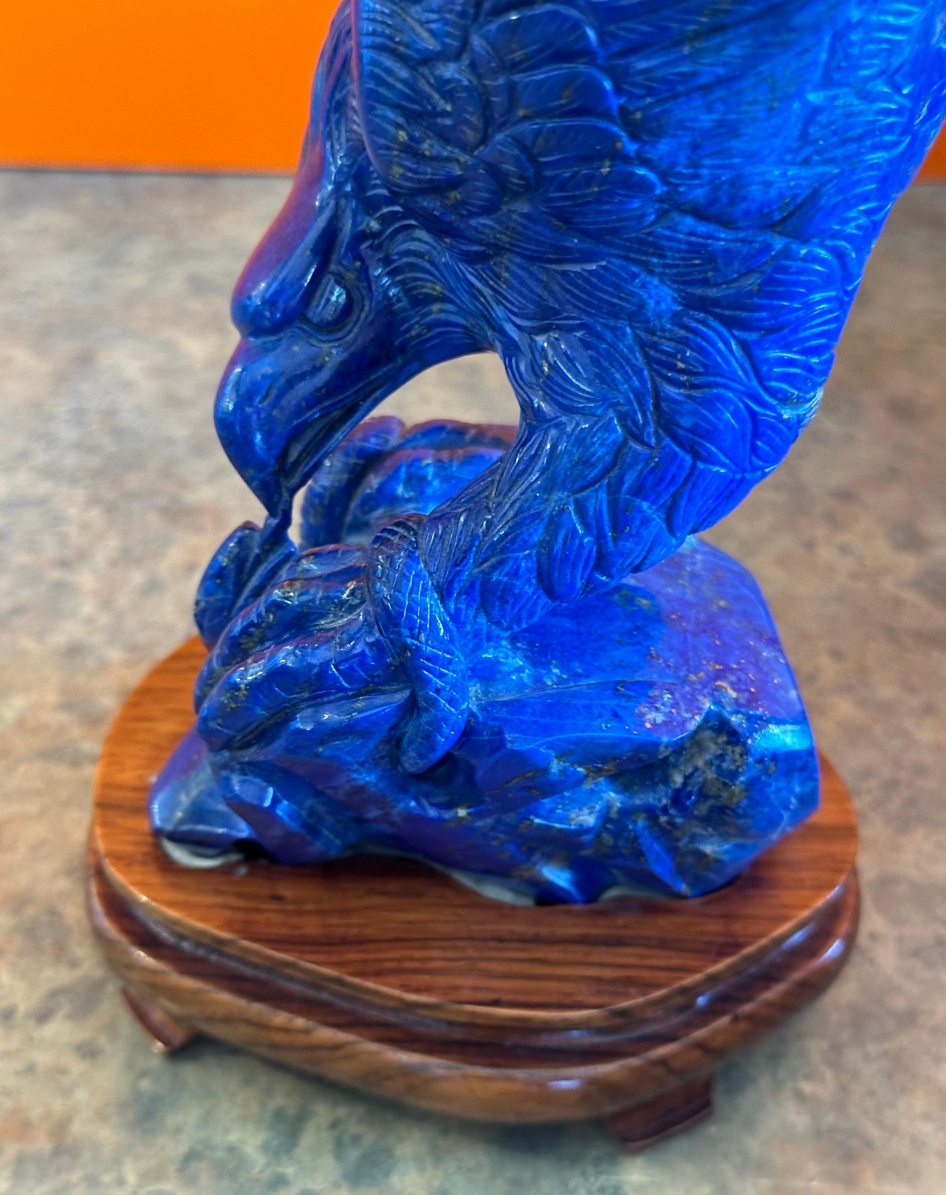 Lapislazzuli Grande scultura di aquila in Lapis Lazuki in vendita
