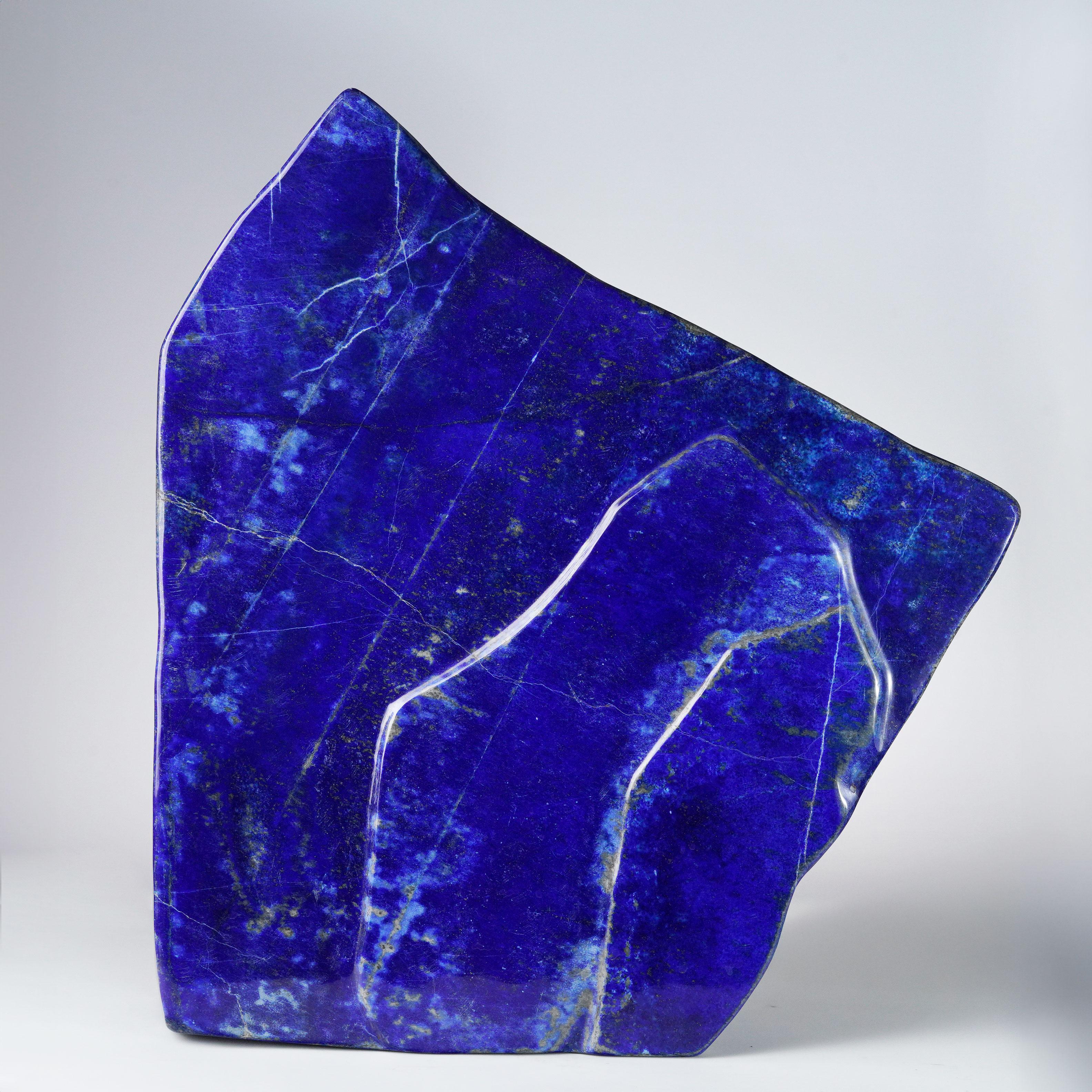 Freiformiger großer Freiform-Lapislazuli (Handgeschnitzt) im Angebot