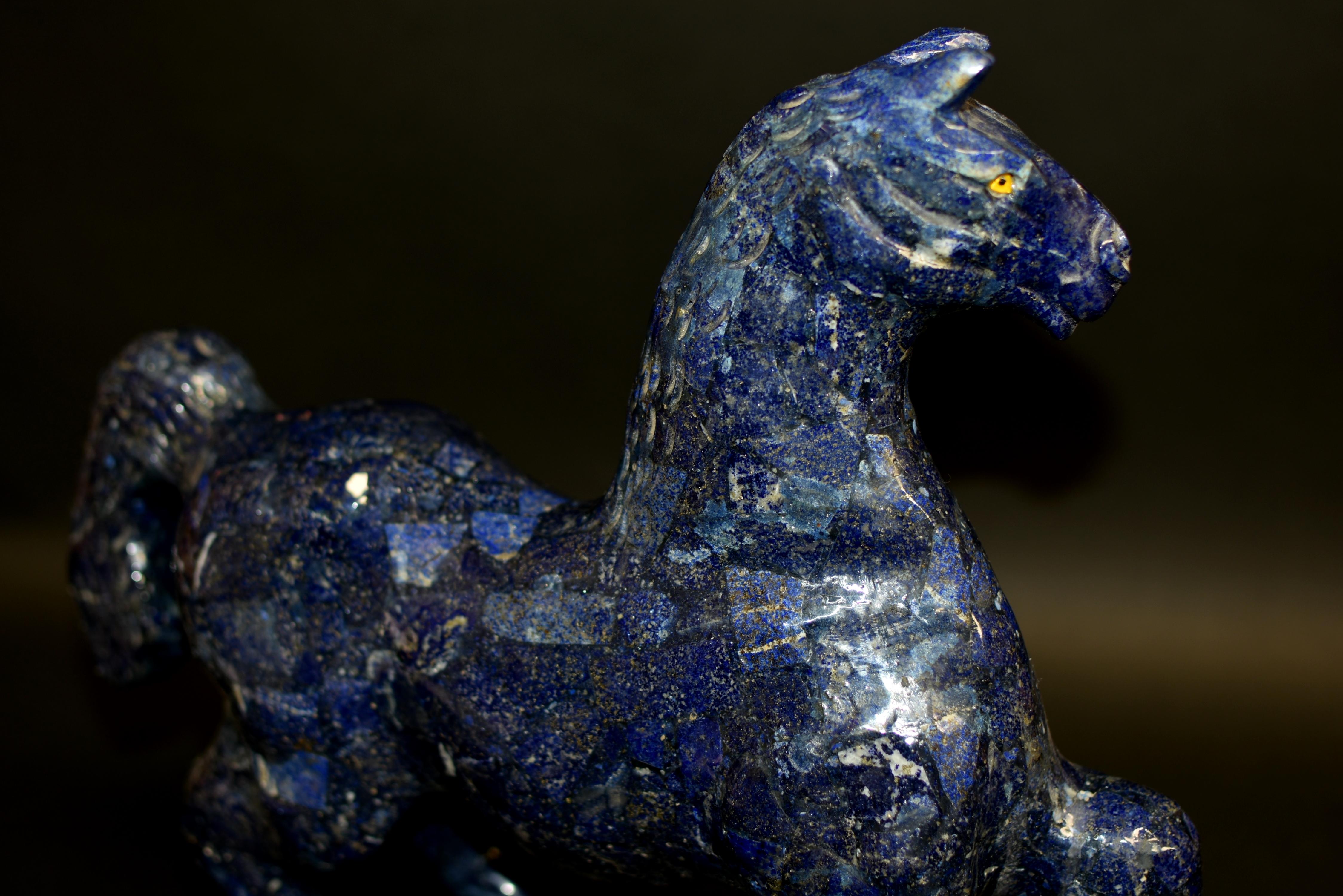 Grand cheval en lapis-lazuli de 11 lb 13