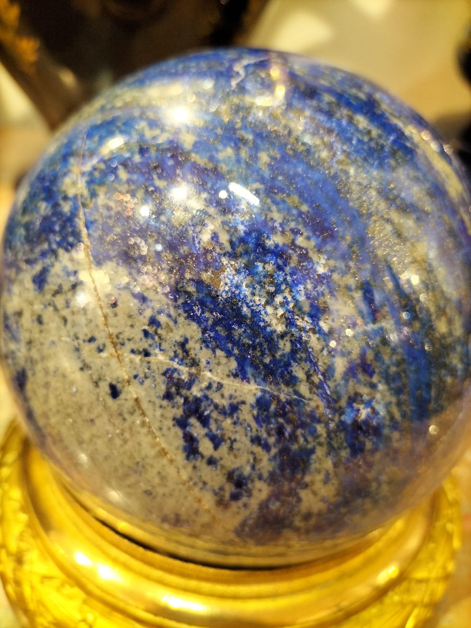 Napoleone III Grande sfera di lapislazzuli proveniente dall'Afghanistan su una base dorata francese del XIX secolo in vendita