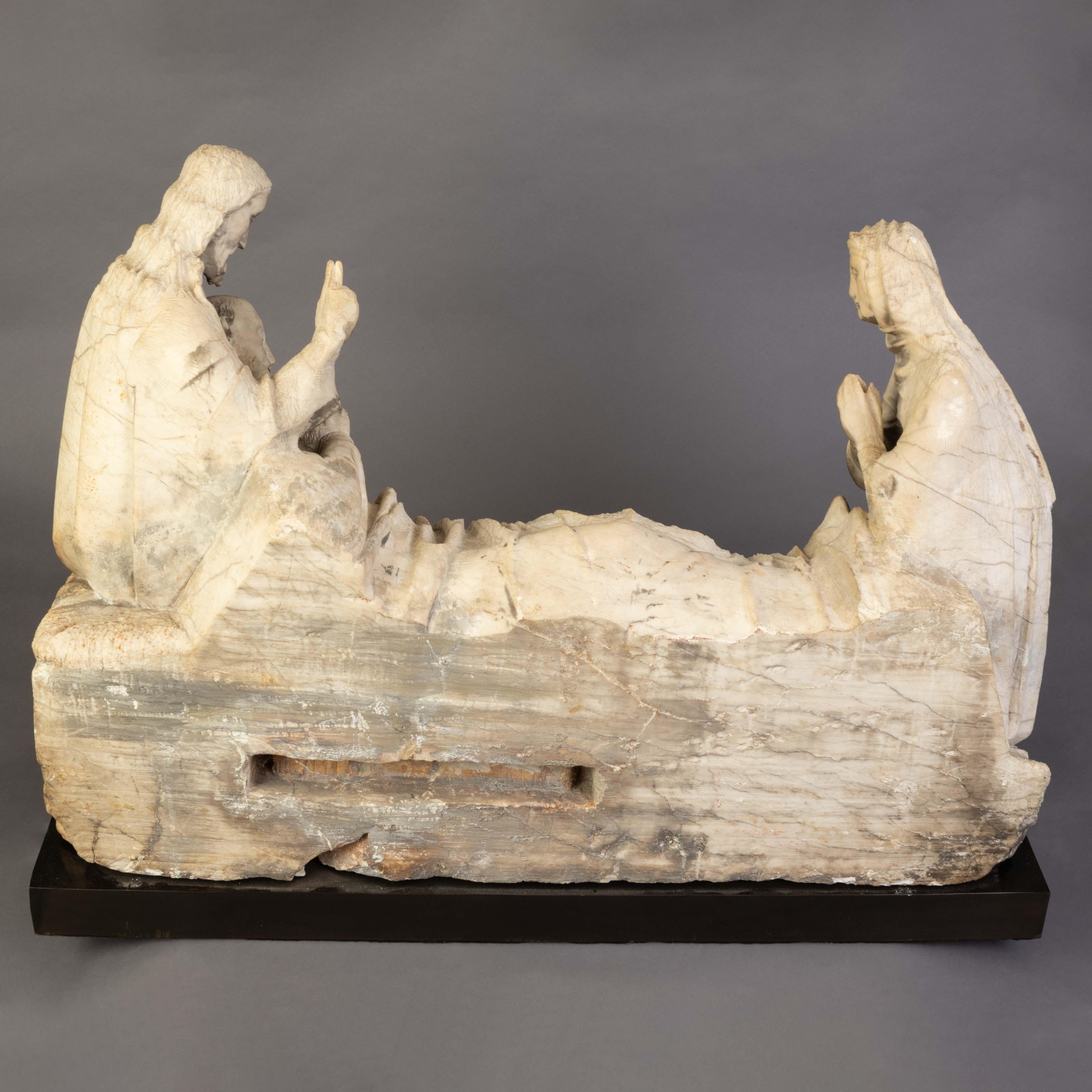 Grand groupe de sculptures religieuses médiévales en marbre sculpté à la main du XVe siècle en vente 4
