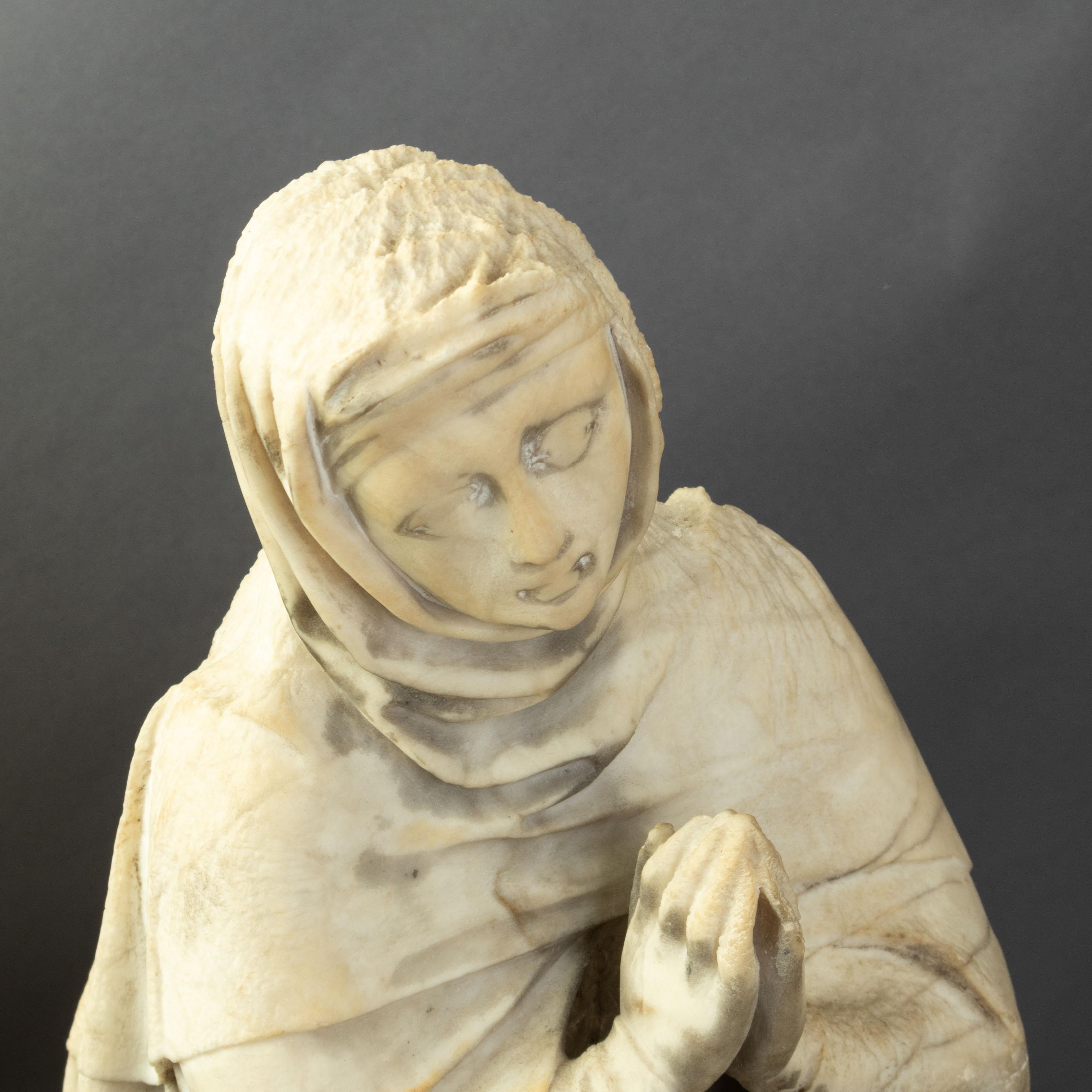 Grand groupe de sculptures religieuses médiévales en marbre sculpté à la main du XVe siècle en vente 11