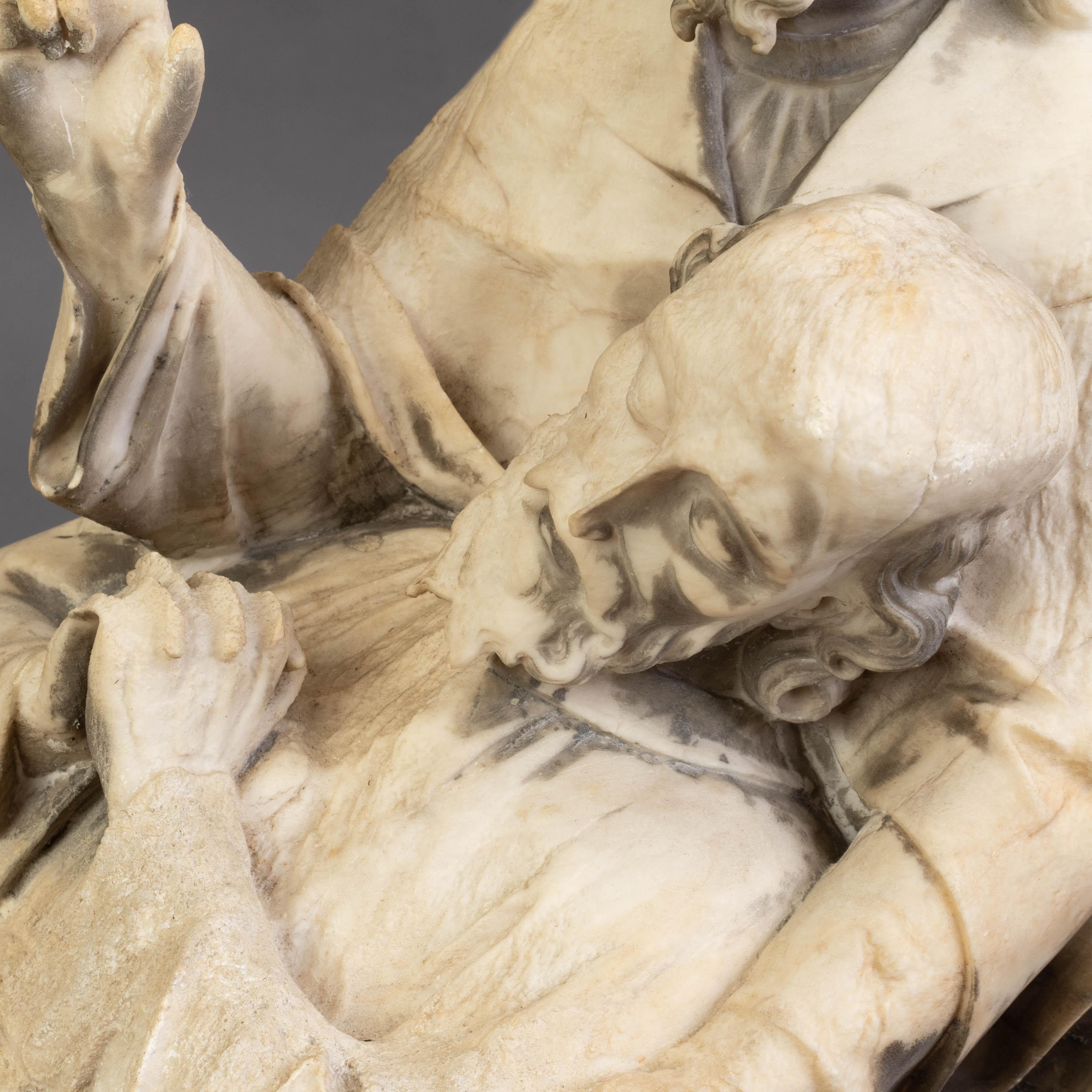 Grand groupe de sculptures religieuses médiévales en marbre sculpté à la main du XVe siècle en vente 1