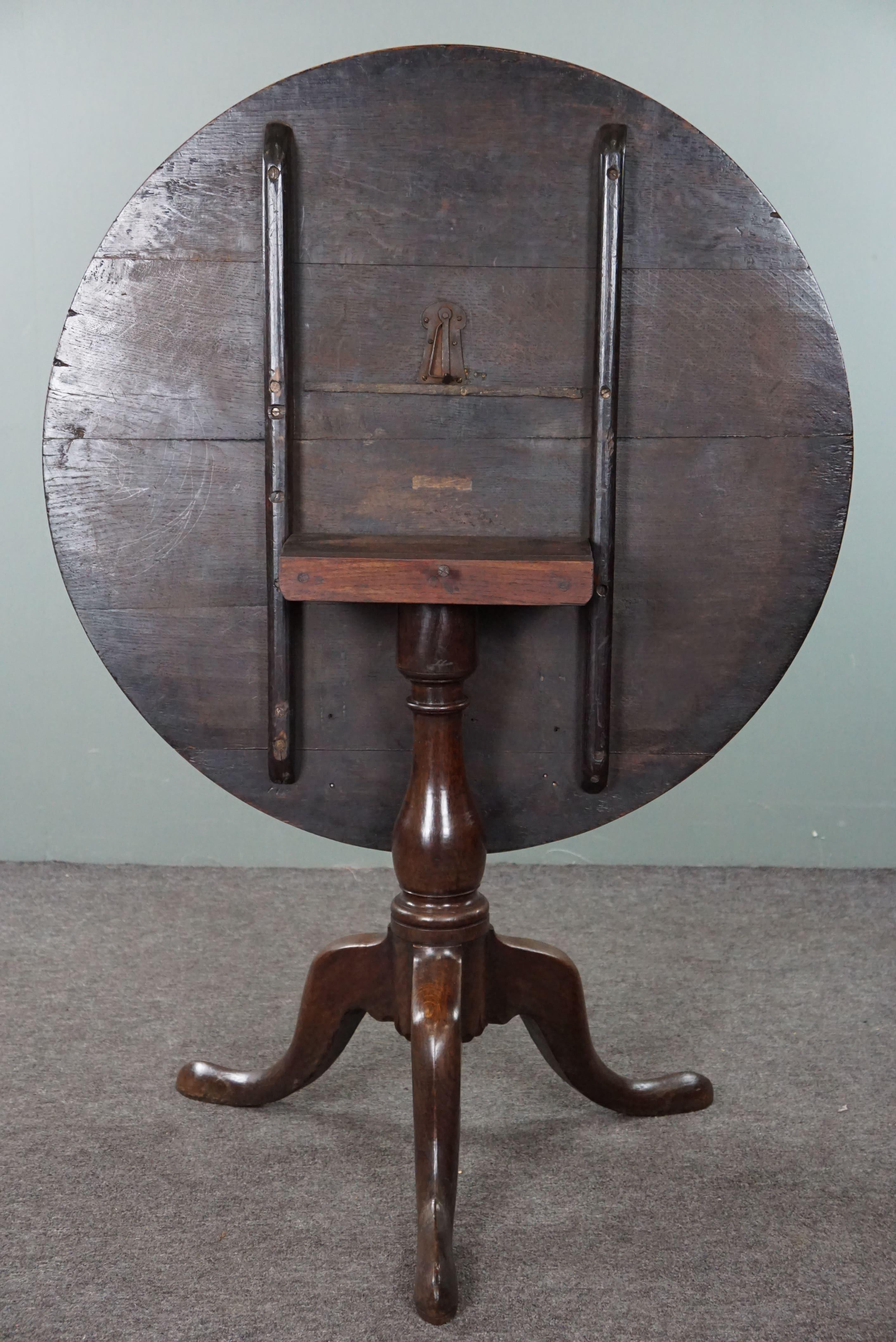 Large late 18th-century antique English oak tilt-top table In Good Condition For Sale In Harderwijk, NL