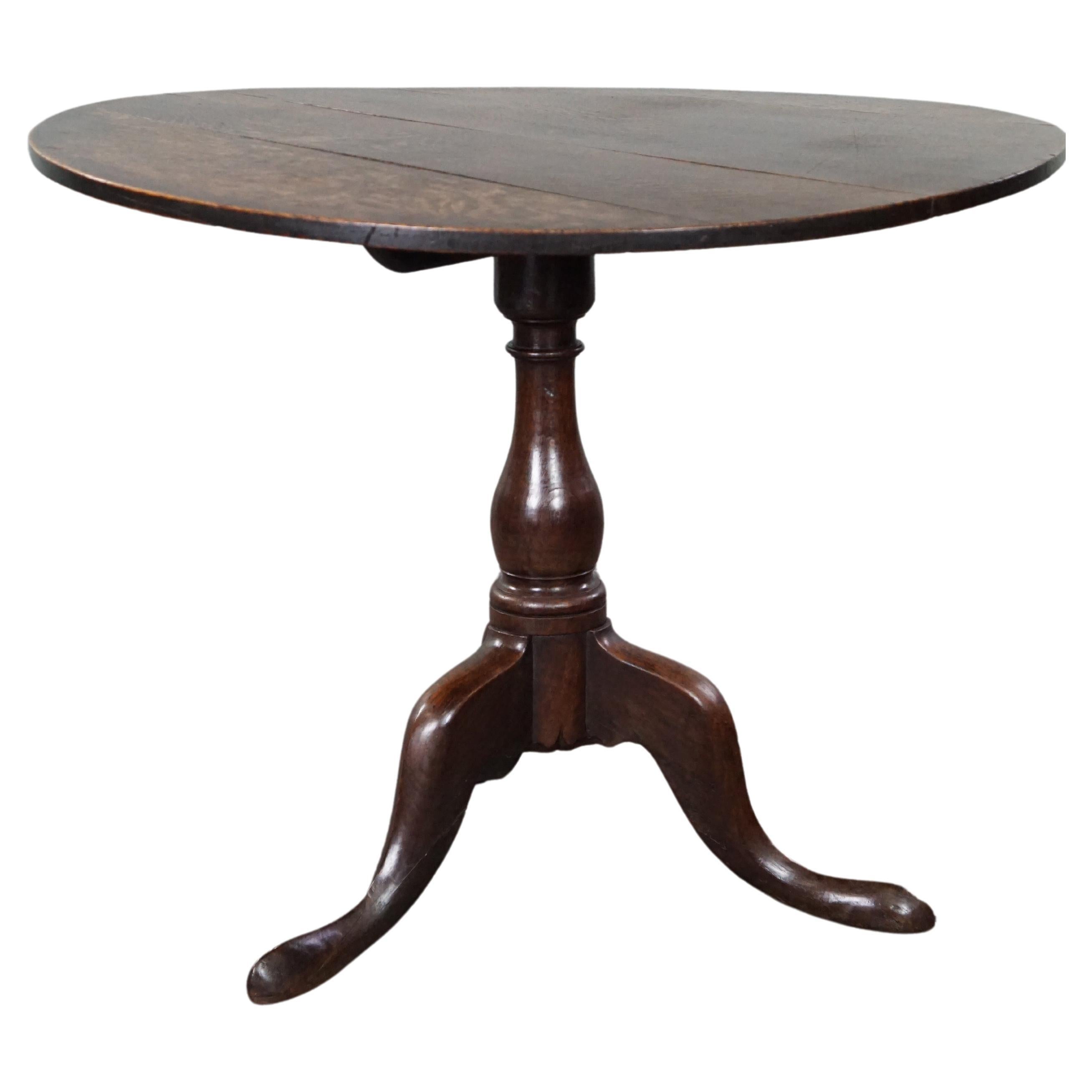 Large late 18th-century antique English oak tilt-top table For Sale