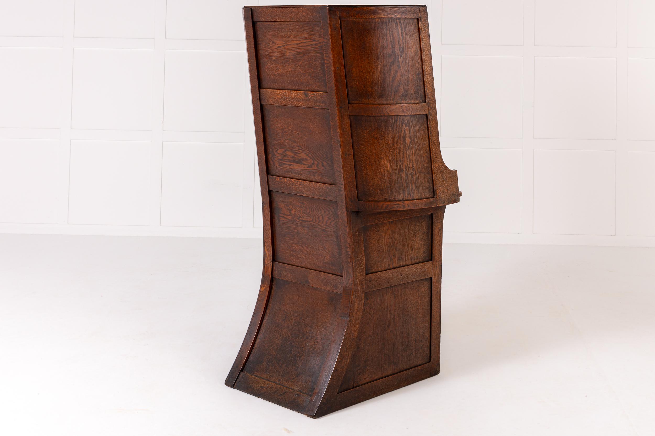 Gran silla inglesa con capucha de roble de finales del siglo XVIII en venta 6