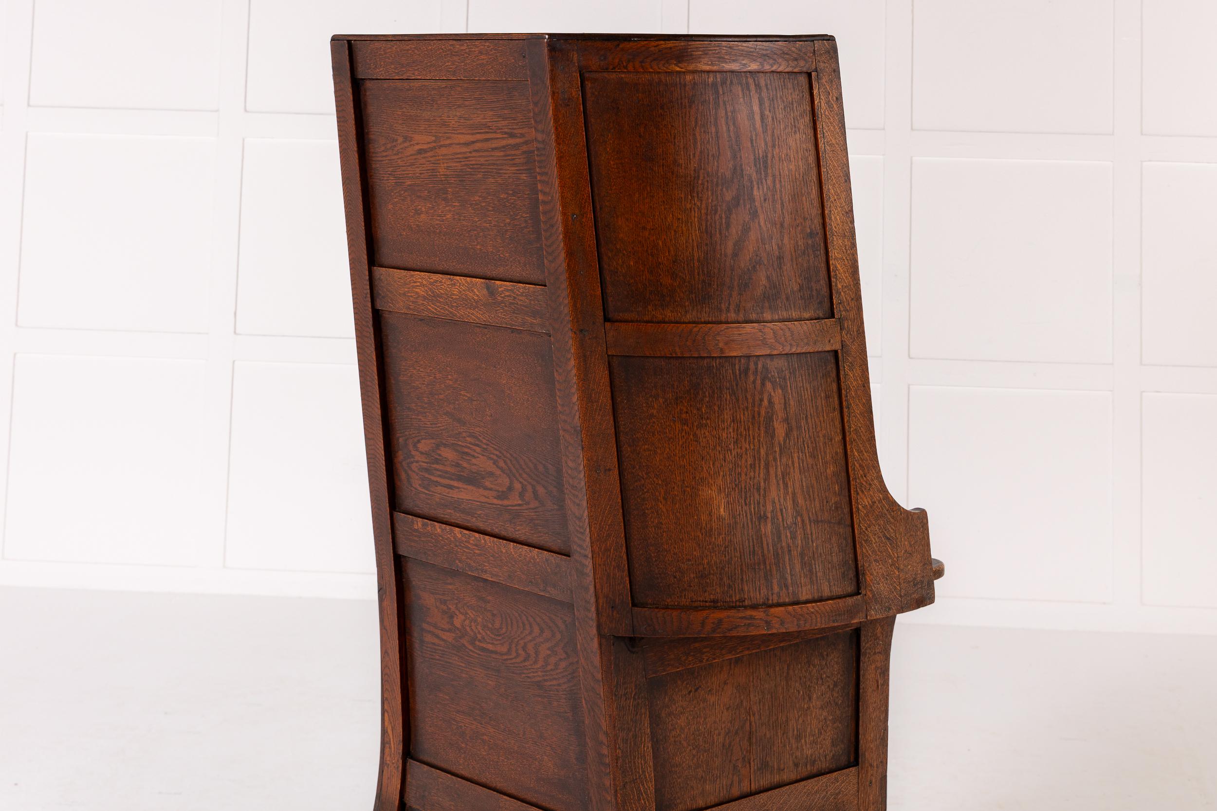 Gran silla inglesa con capucha de roble de finales del siglo XVIII en venta 7