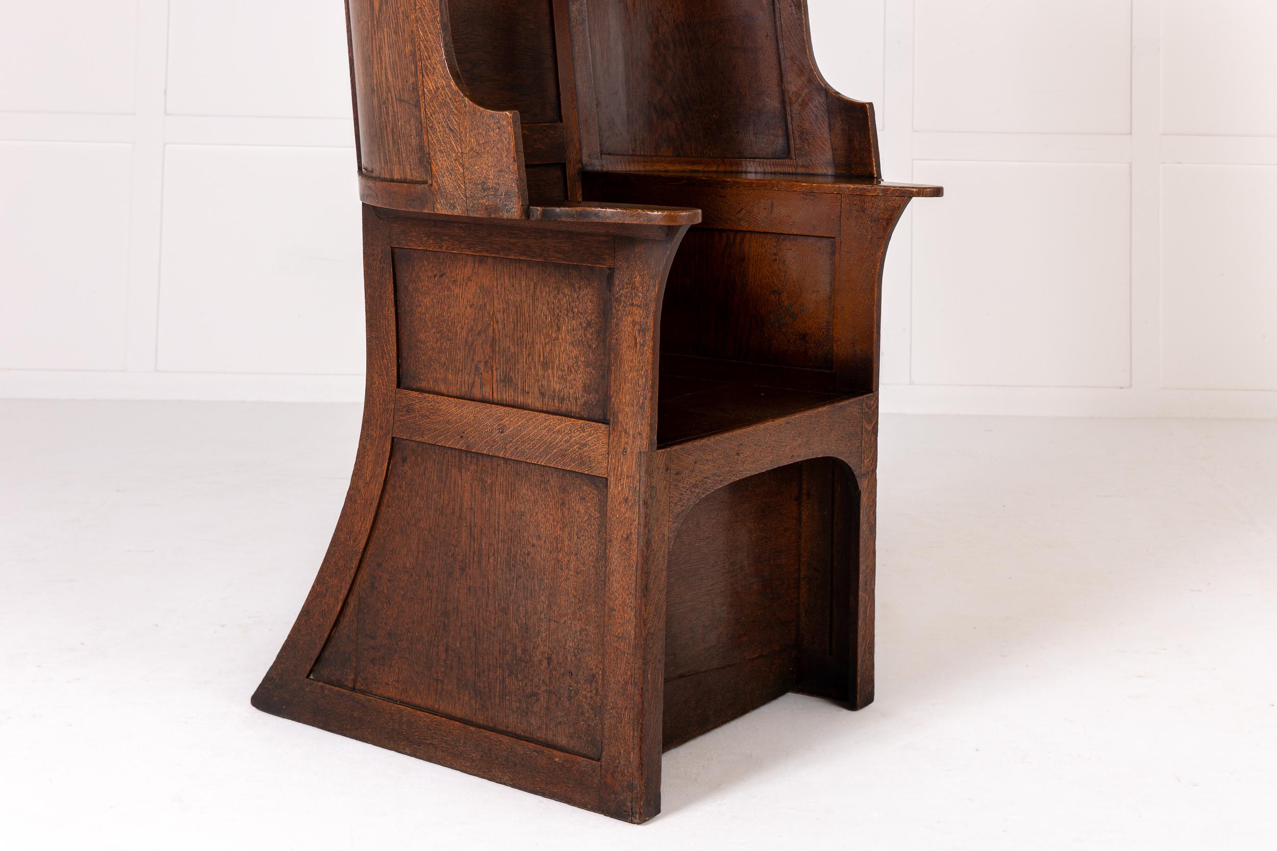 Gran silla inglesa con capucha de roble de finales del siglo XVIII en venta 4