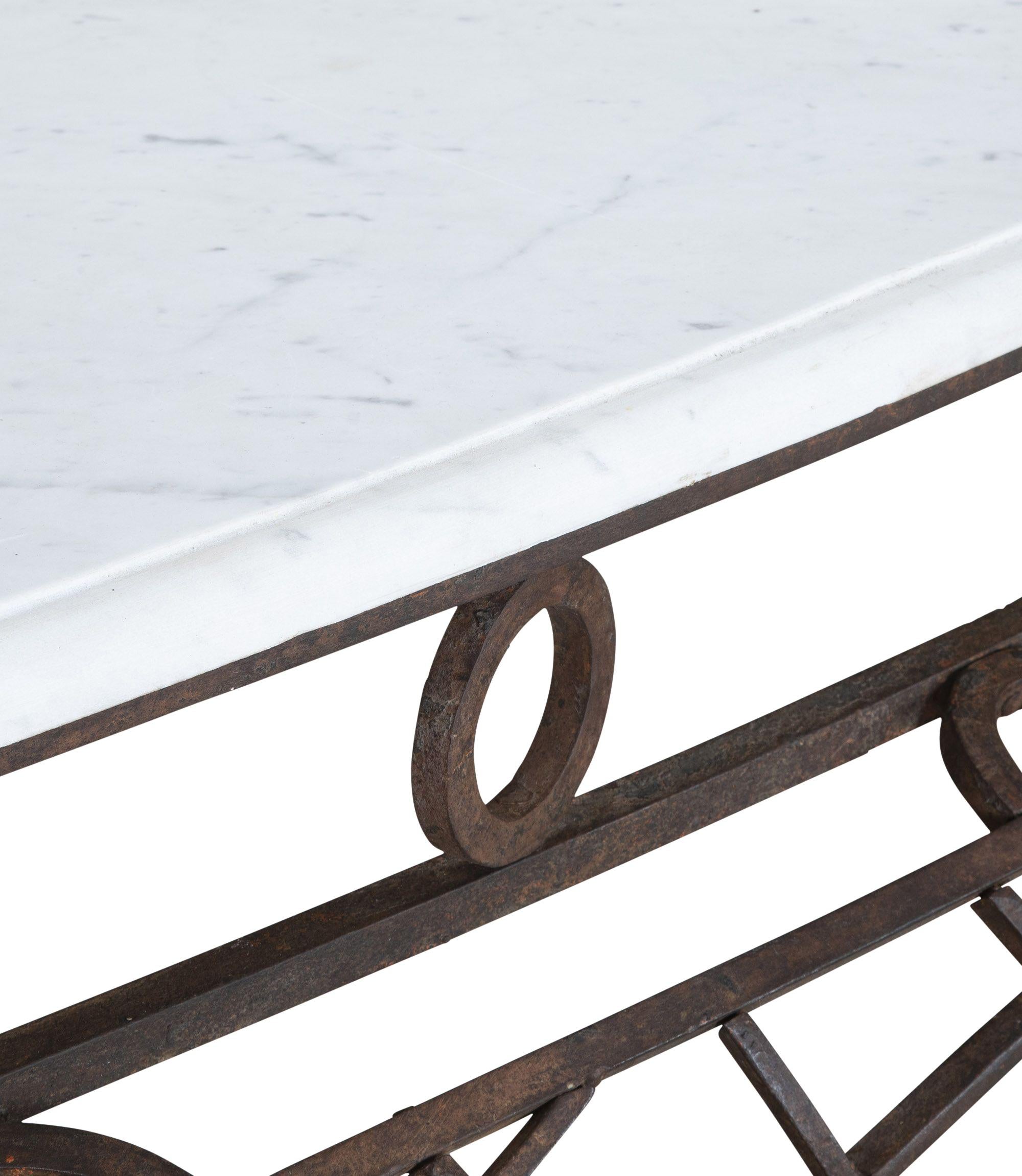 Grande console da balcone francese della fine del XVIII secolo in ferro forgiato a mano in vendita 4