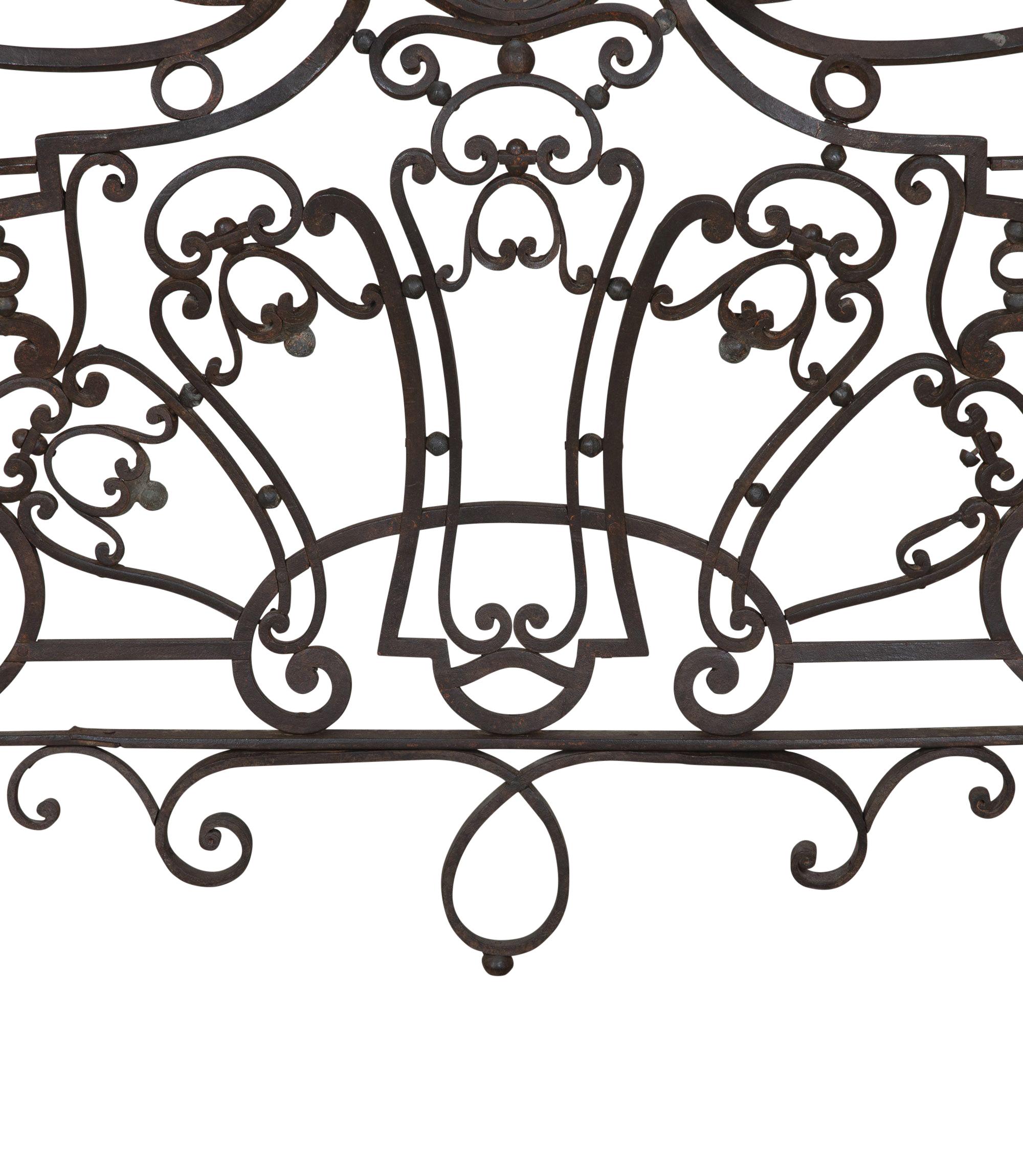 Francese Grande console da balcone francese della fine del XVIII secolo in ferro forgiato a mano in vendita