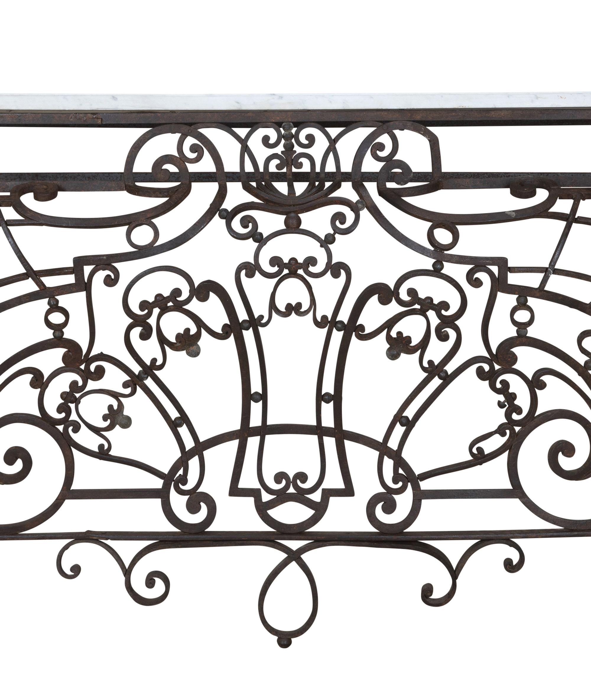 Grande console da balcone francese della fine del XVIII secolo in ferro forgiato a mano In condizioni buone in vendita a Tetbury, Gloucestershire