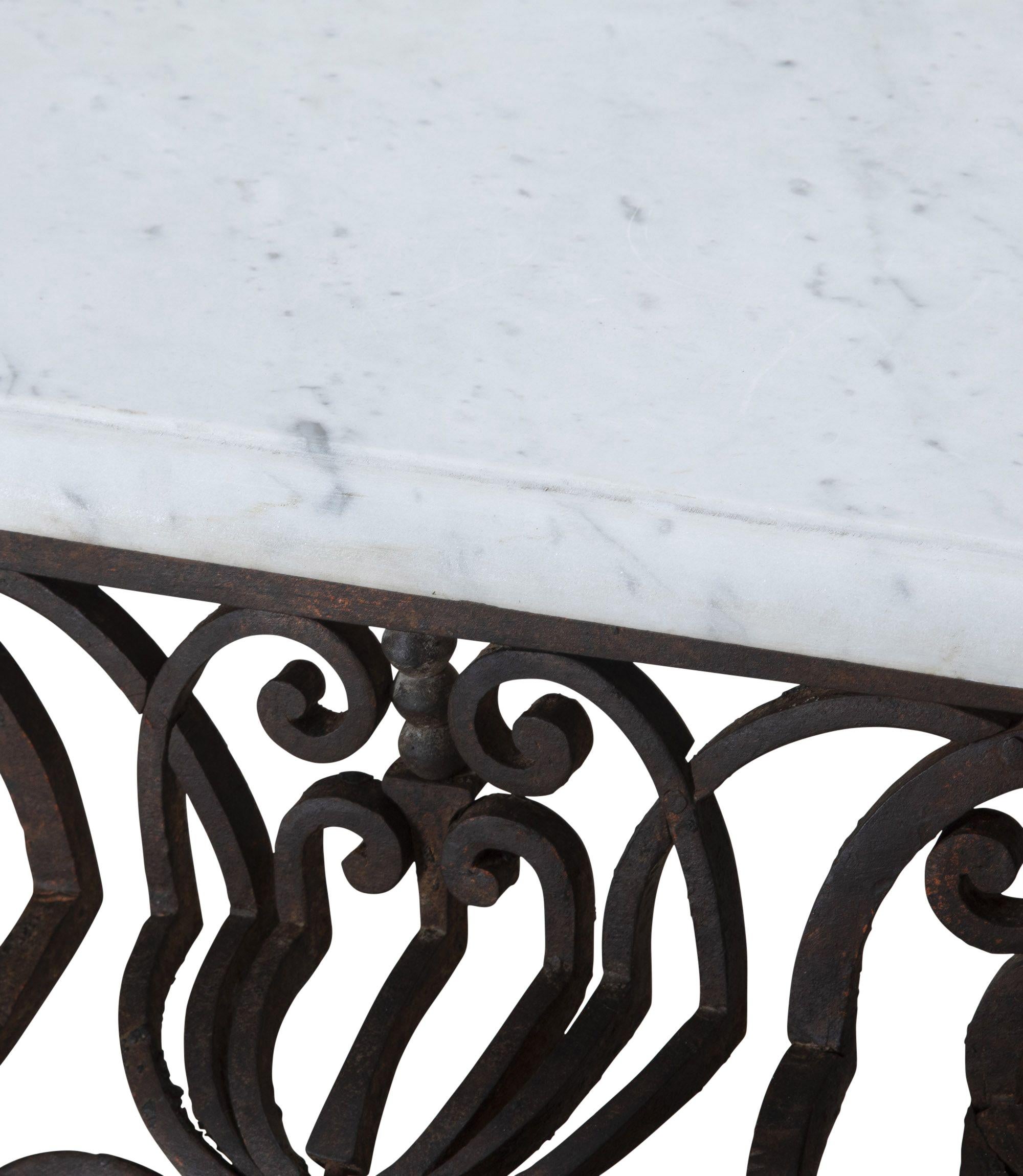 Fino al XVIII secolo Grande console da balcone francese della fine del XVIII secolo in ferro forgiato a mano in vendita