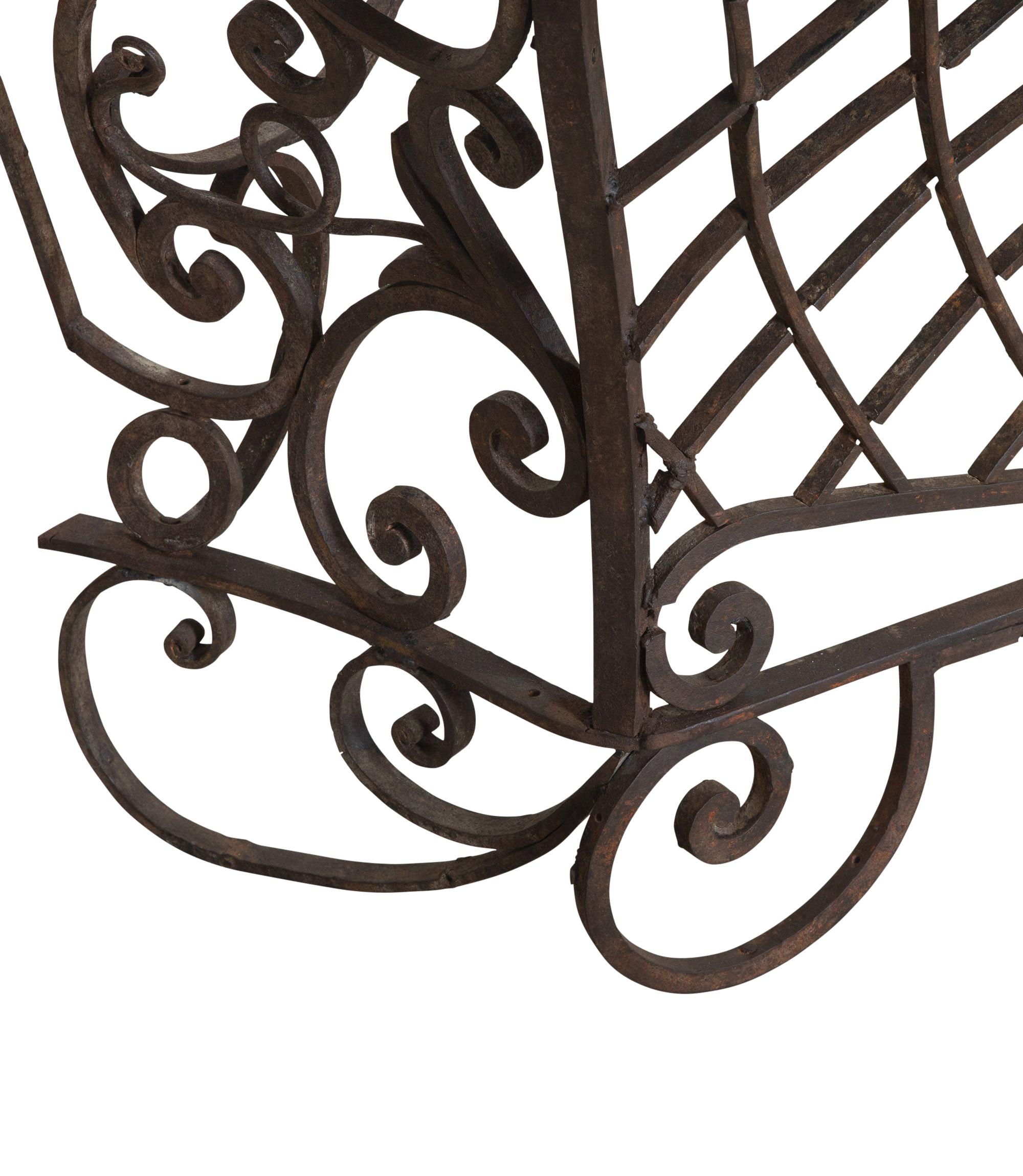 Ferro Grande console da balcone francese della fine del XVIII secolo in ferro forgiato a mano in vendita