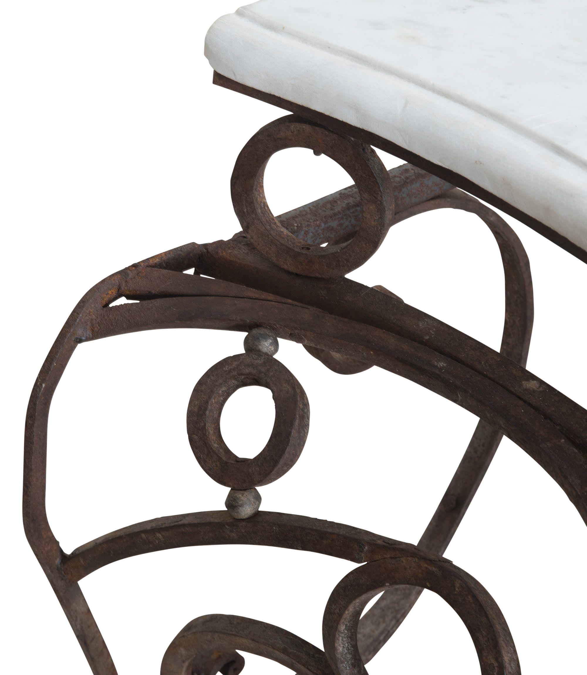 Grande console da balcone francese della fine del XVIII secolo in ferro forgiato a mano in vendita 1