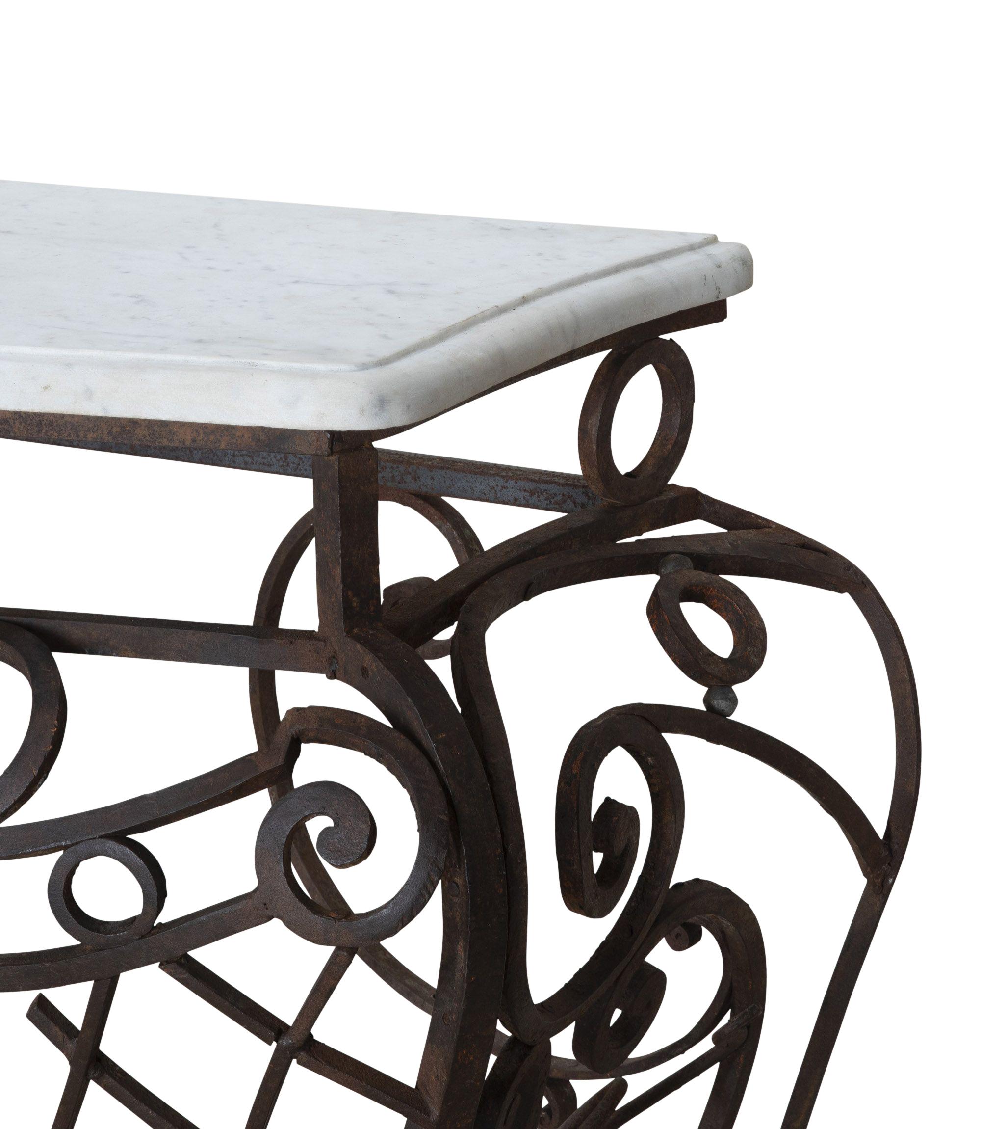 Grande console da balcone francese della fine del XVIII secolo in ferro forgiato a mano in vendita 2