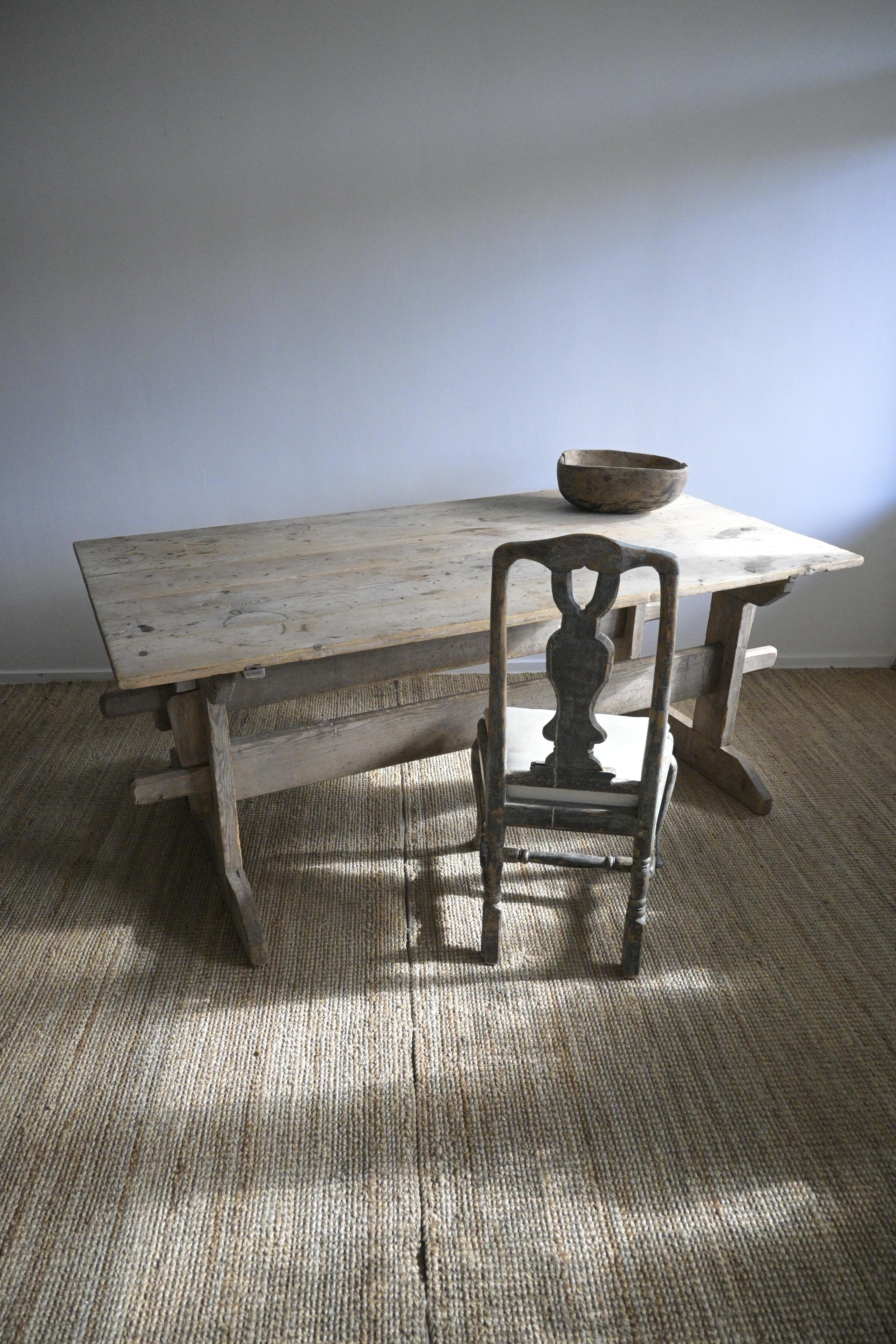 Großer Trestle-Tisch aus Schweden aus dem späten 18. Jahrhundert (Schwedisch) im Angebot