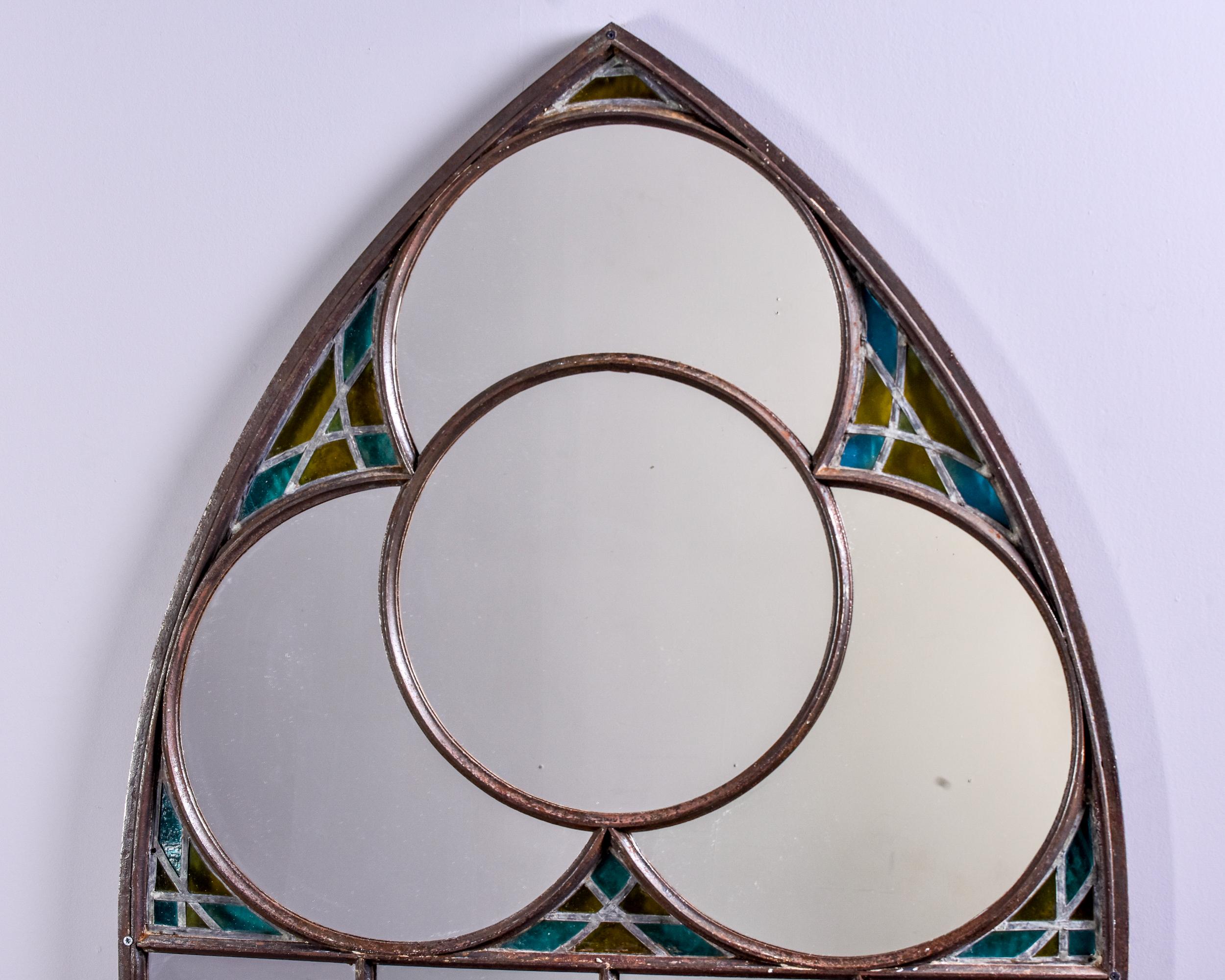 Gran espejo de ventana de iglesia con marco de hierro y vidrieras de finales del siglo XIX Francés en venta