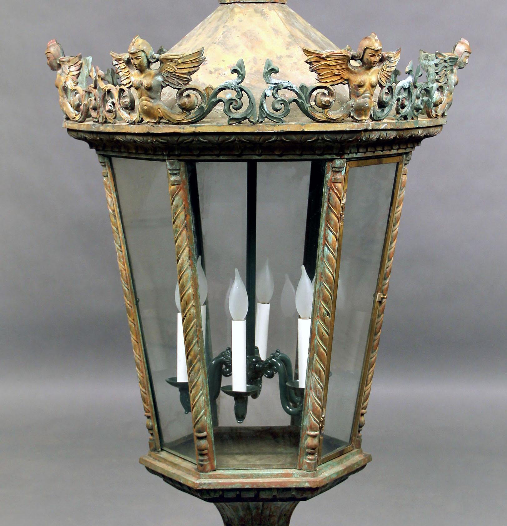 Belle Époque Grande lanterne de rue à six lumières en bronze de la fin du XIXe siècle en vente