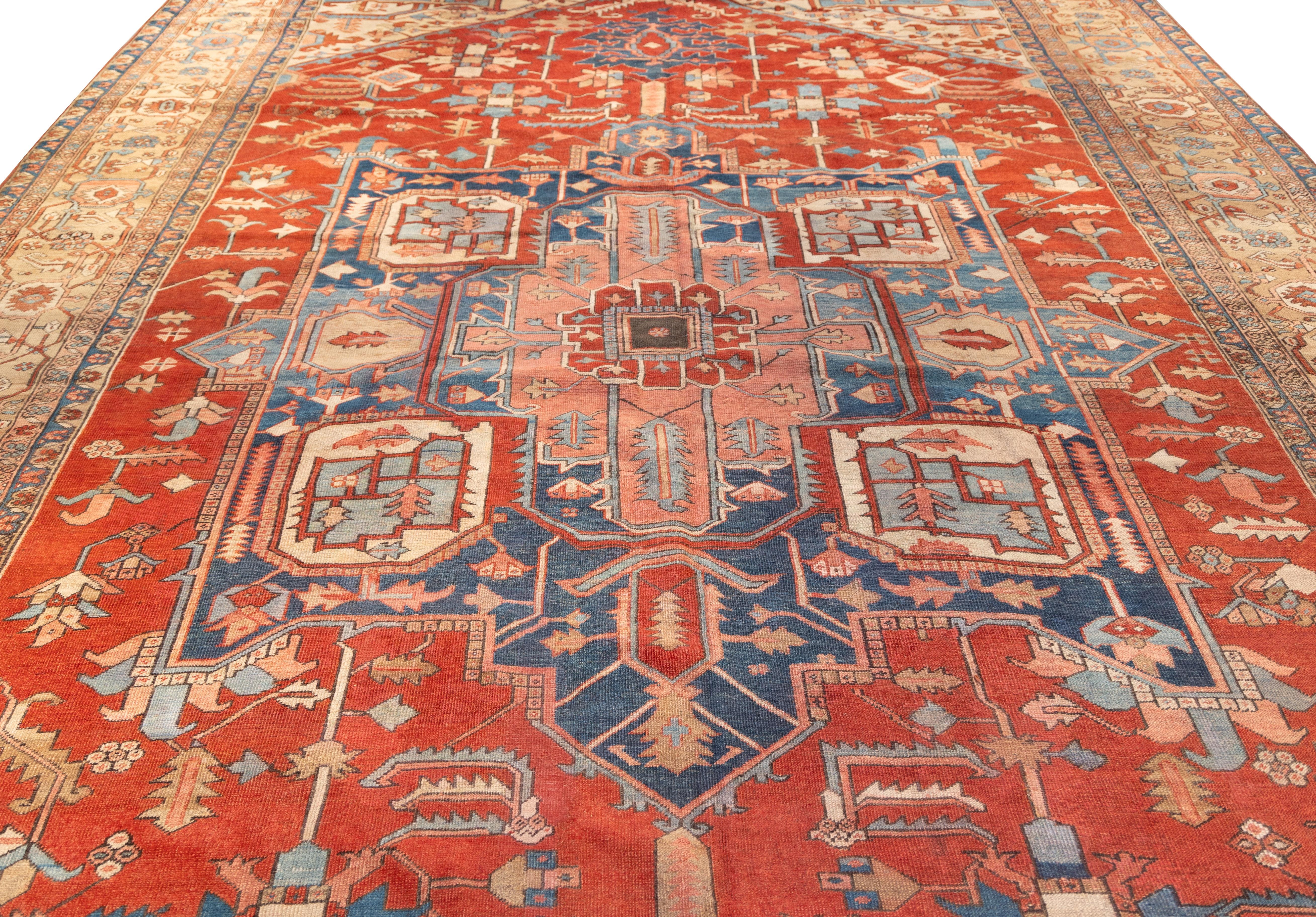Hand-Woven Large late 19th century central medallion serapi  rug For Sale
