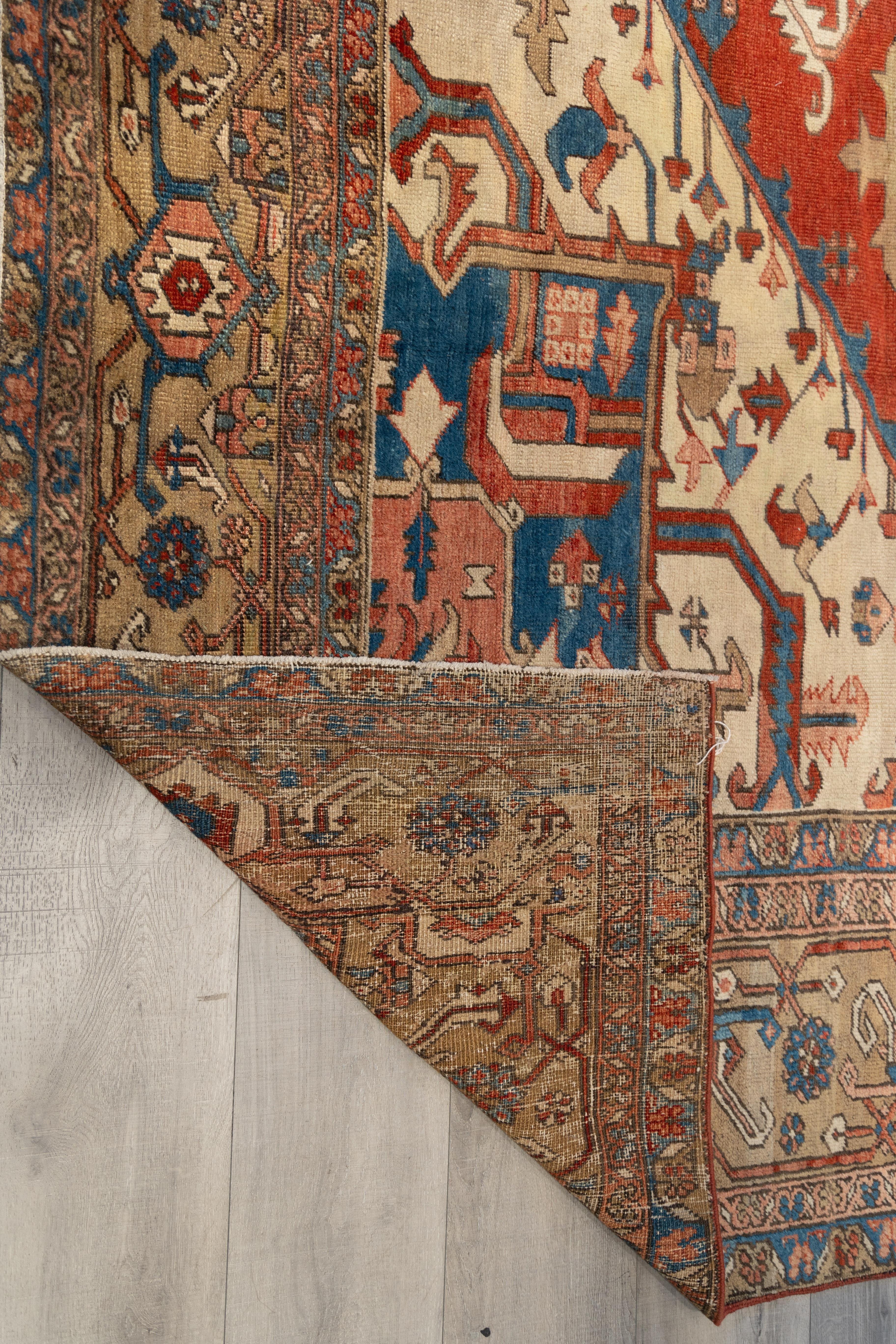 19th Century Large late 19th century central medallion serapi  rug For Sale
