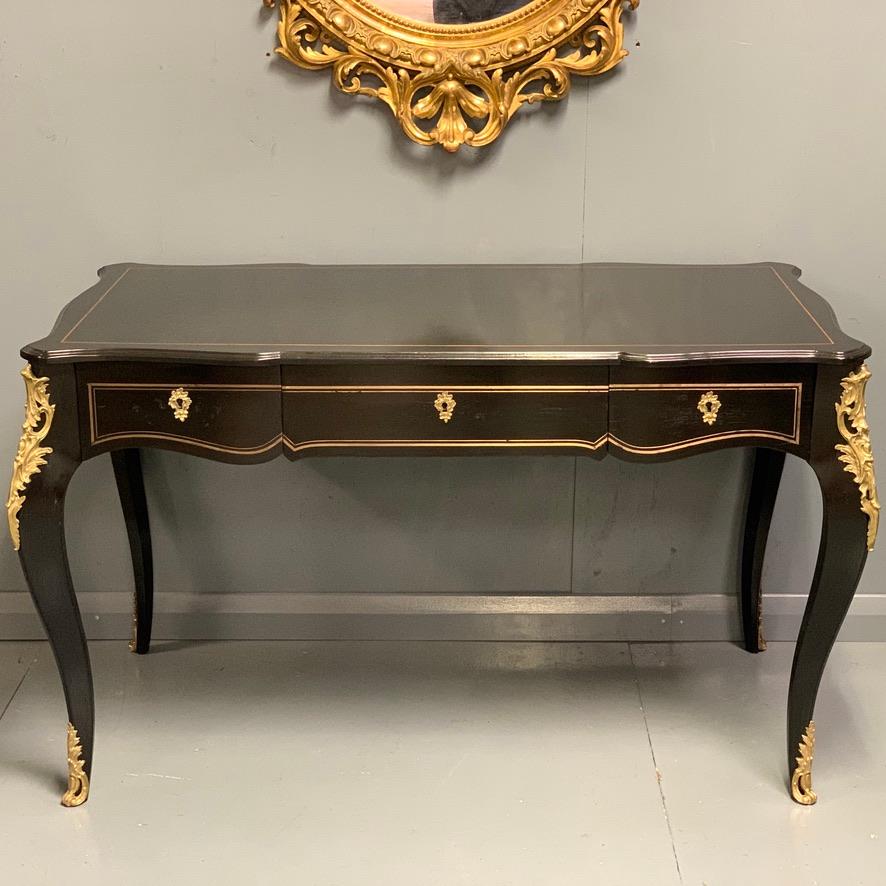 This is an extremely good quality and super decorative French Louis XV style black lacquered, brass inlaid and brass-mounted bureau plat, circa 1890 and in great condition.
The proportions of this bureau are generous, so would work well as an