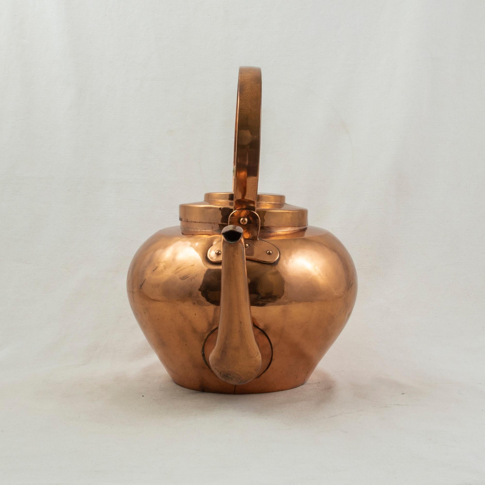 Large Late 19th Century French Copper Tea Kettle with Lid, Circa 1900 In Good Condition In Fayetteville, AR