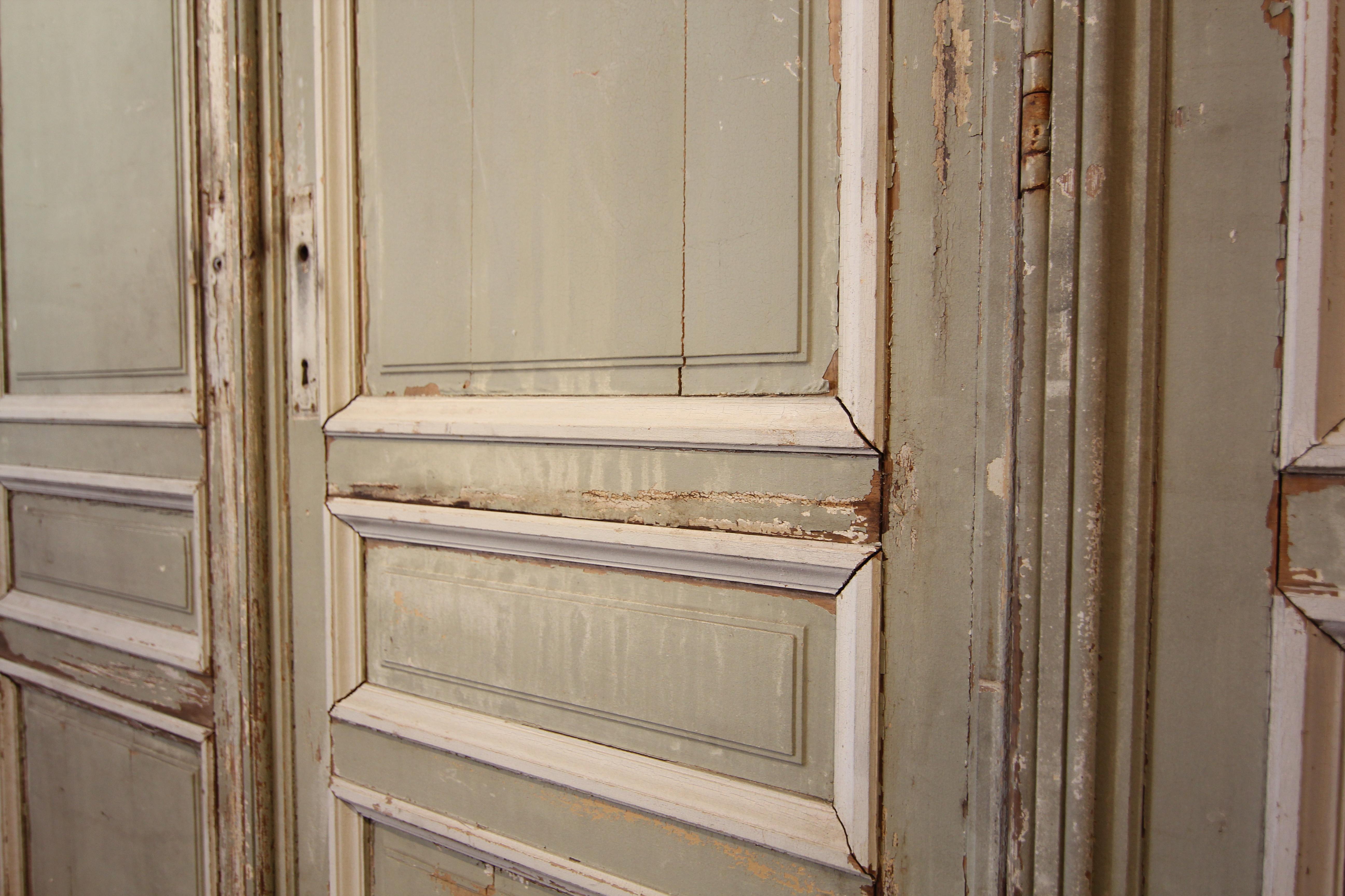 Large Late 19th Century French Double Door in Original Paint In Good Condition For Sale In Dusseldorf, DE