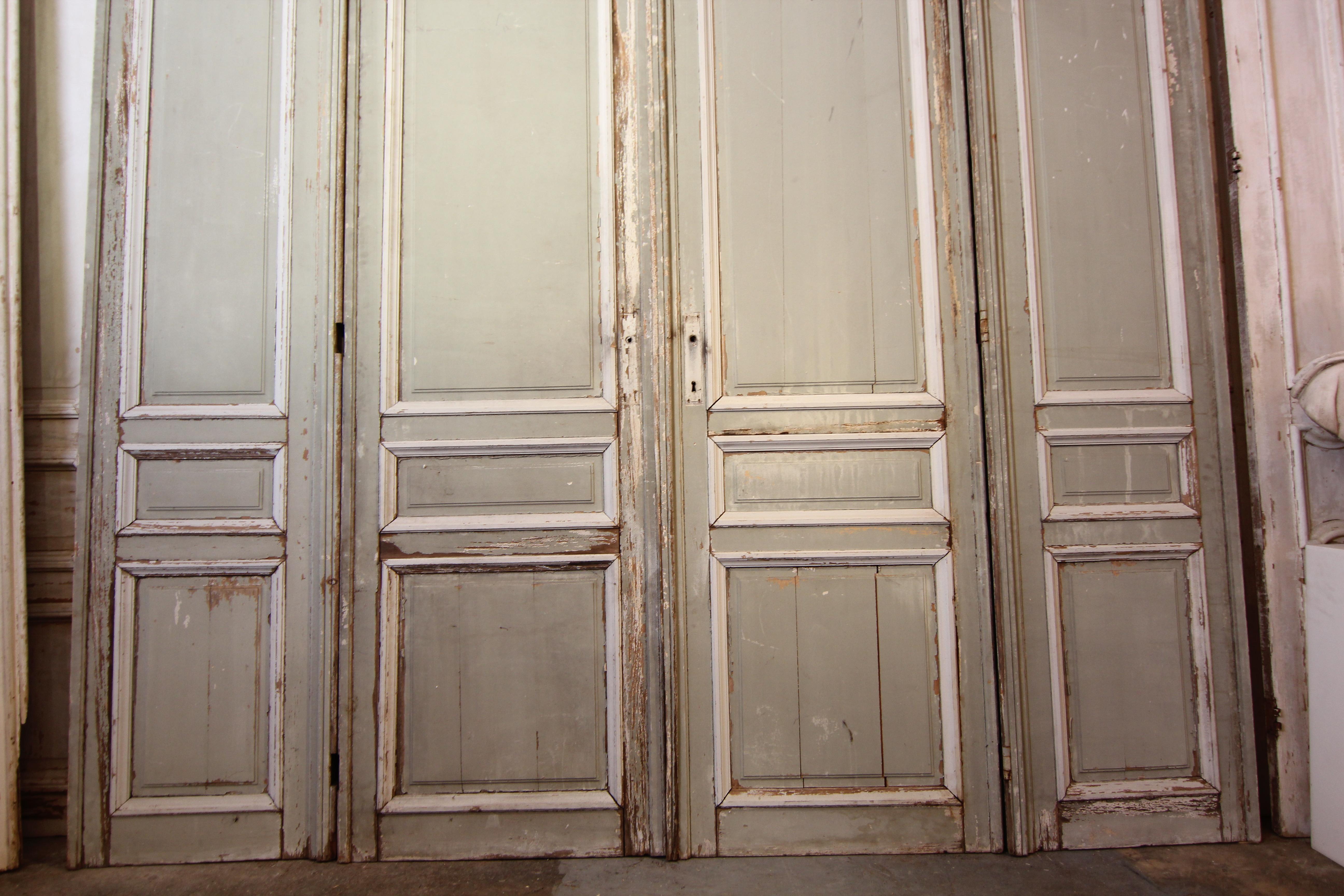 Große französische Doppeltür aus dem späten 19. Jahrhundert in Originalfarbe im Angebot 1