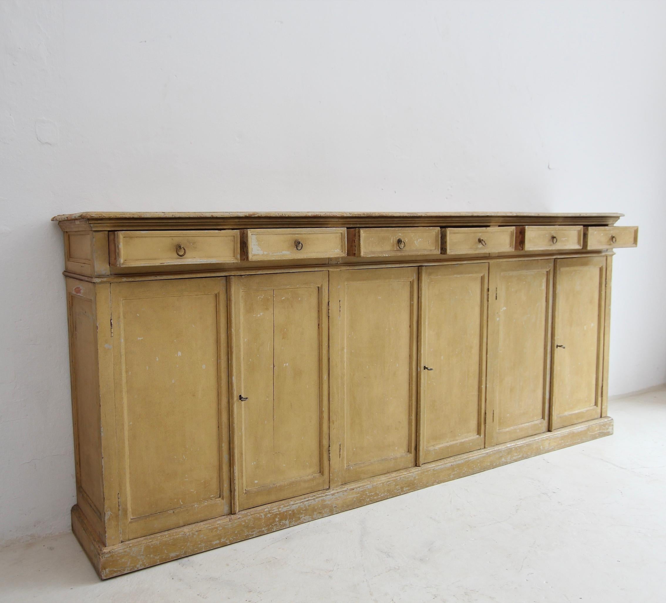Peint Grand buffet français de la fin du 19e siècle avec peinture d'origine en vente