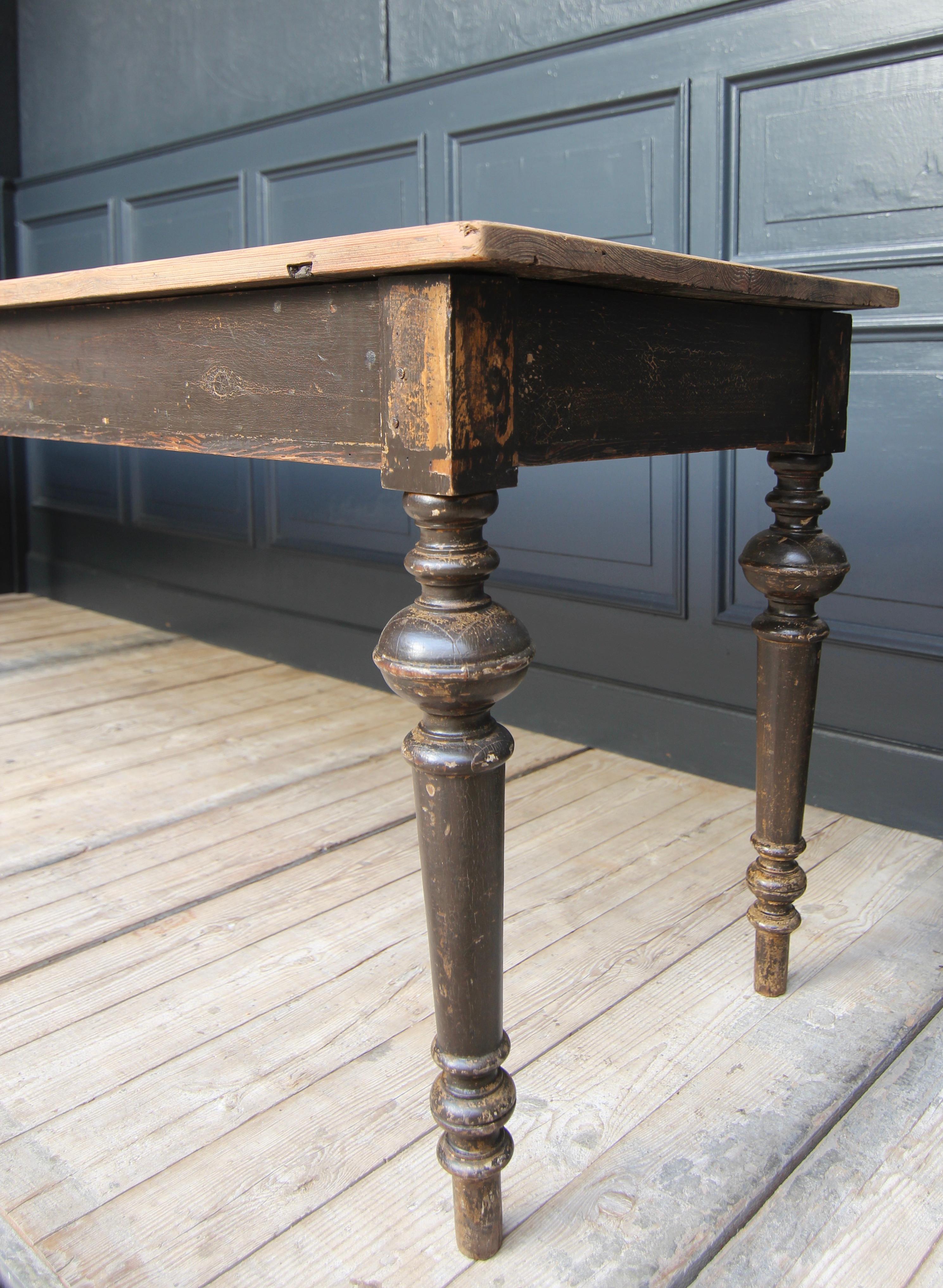 Large Late 19th Century German Gründerzeit Table with Turned Legs 6
