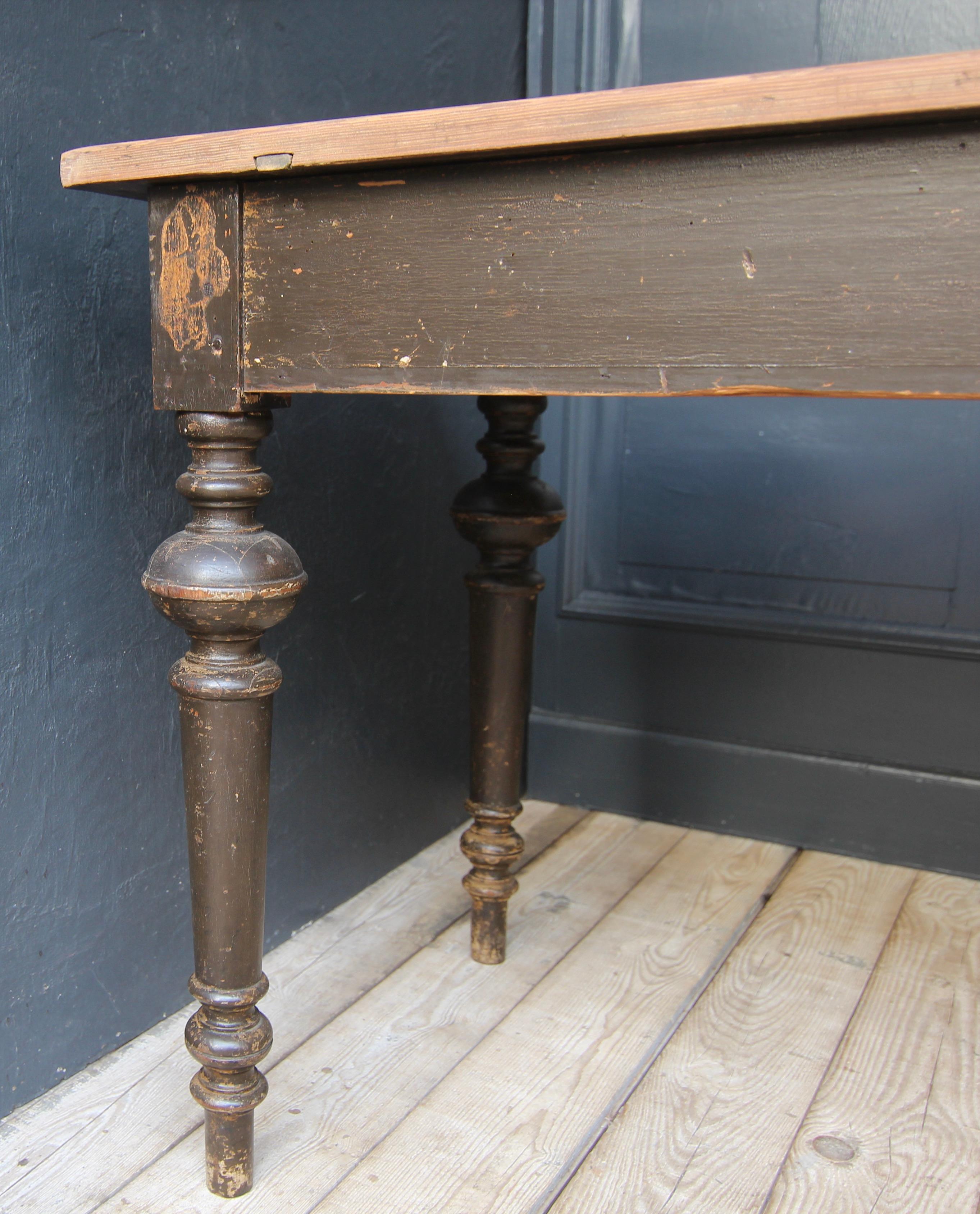 Large Late 19th Century German Gründerzeit Table with Turned Legs 7