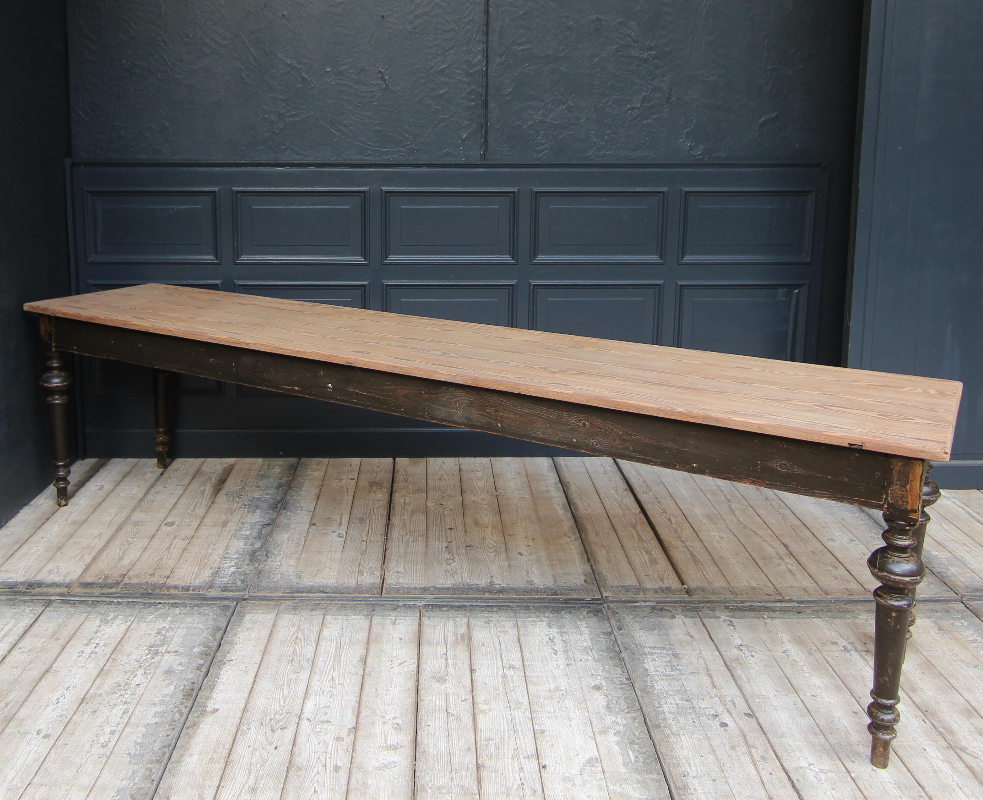 Large Late 19th Century German Gründerzeit Table with Turned Legs 8