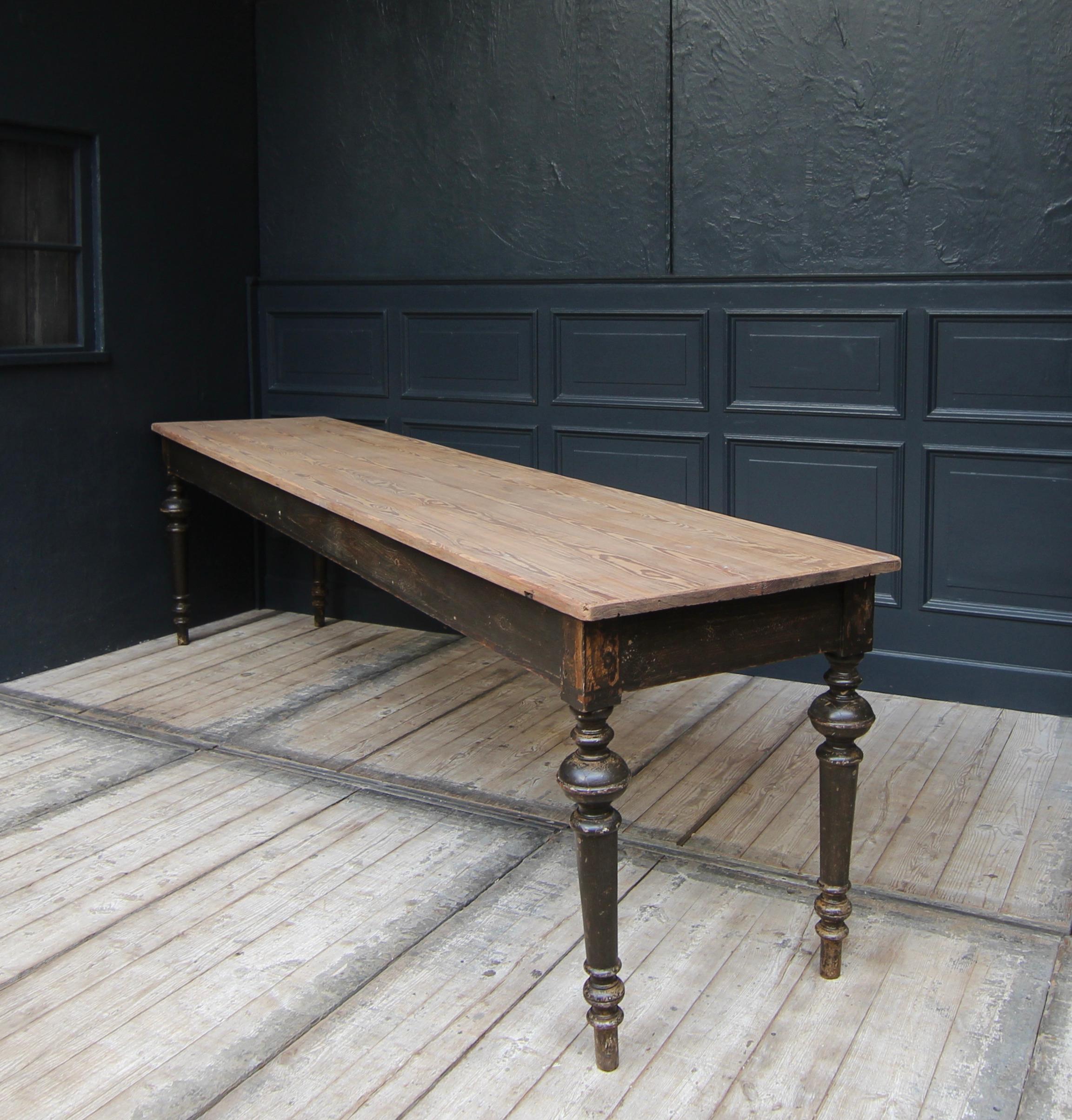 Large Late 19th Century German Gründerzeit Table with Turned Legs 9