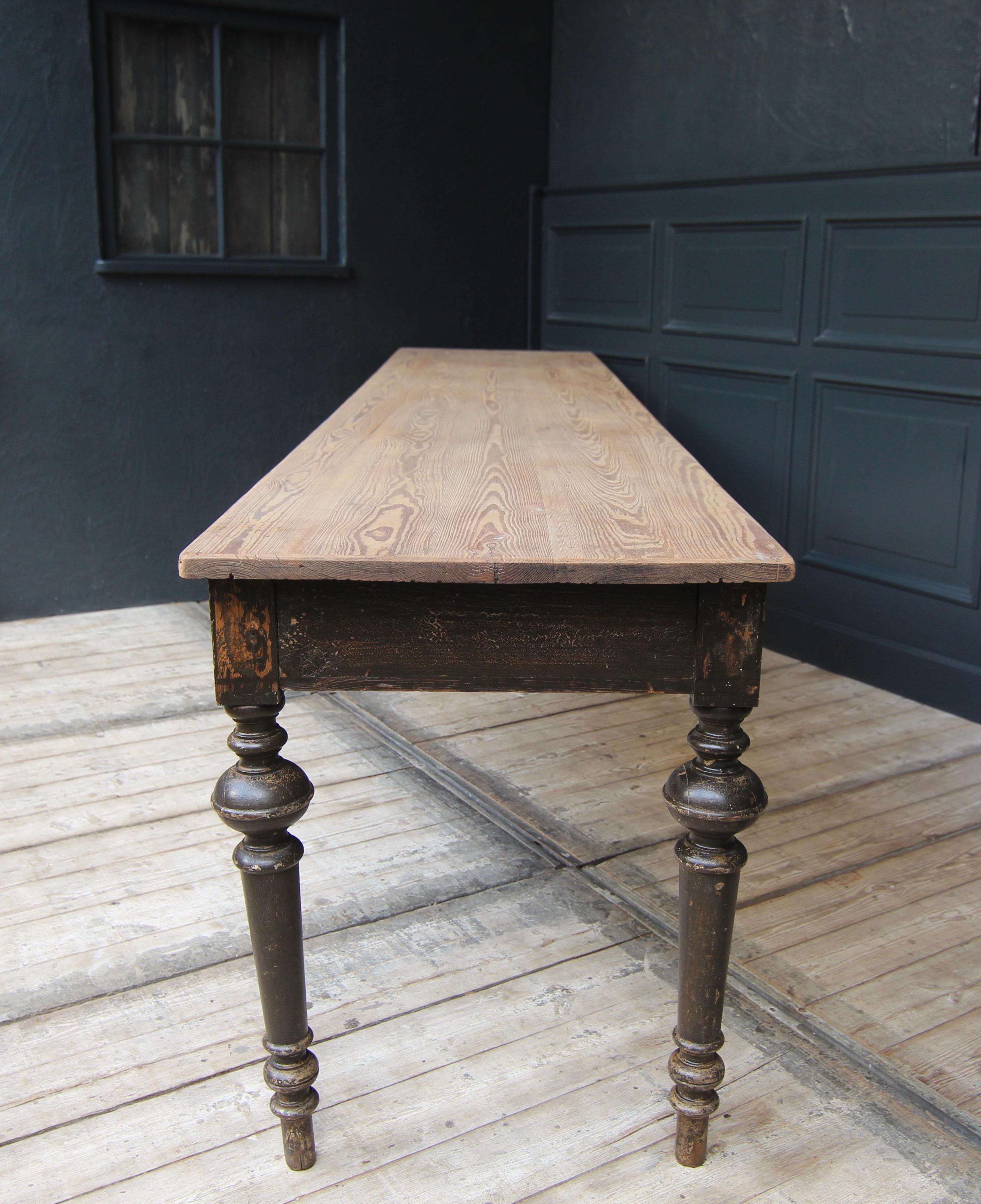 Large Late 19th Century German Gründerzeit Table with Turned Legs 10