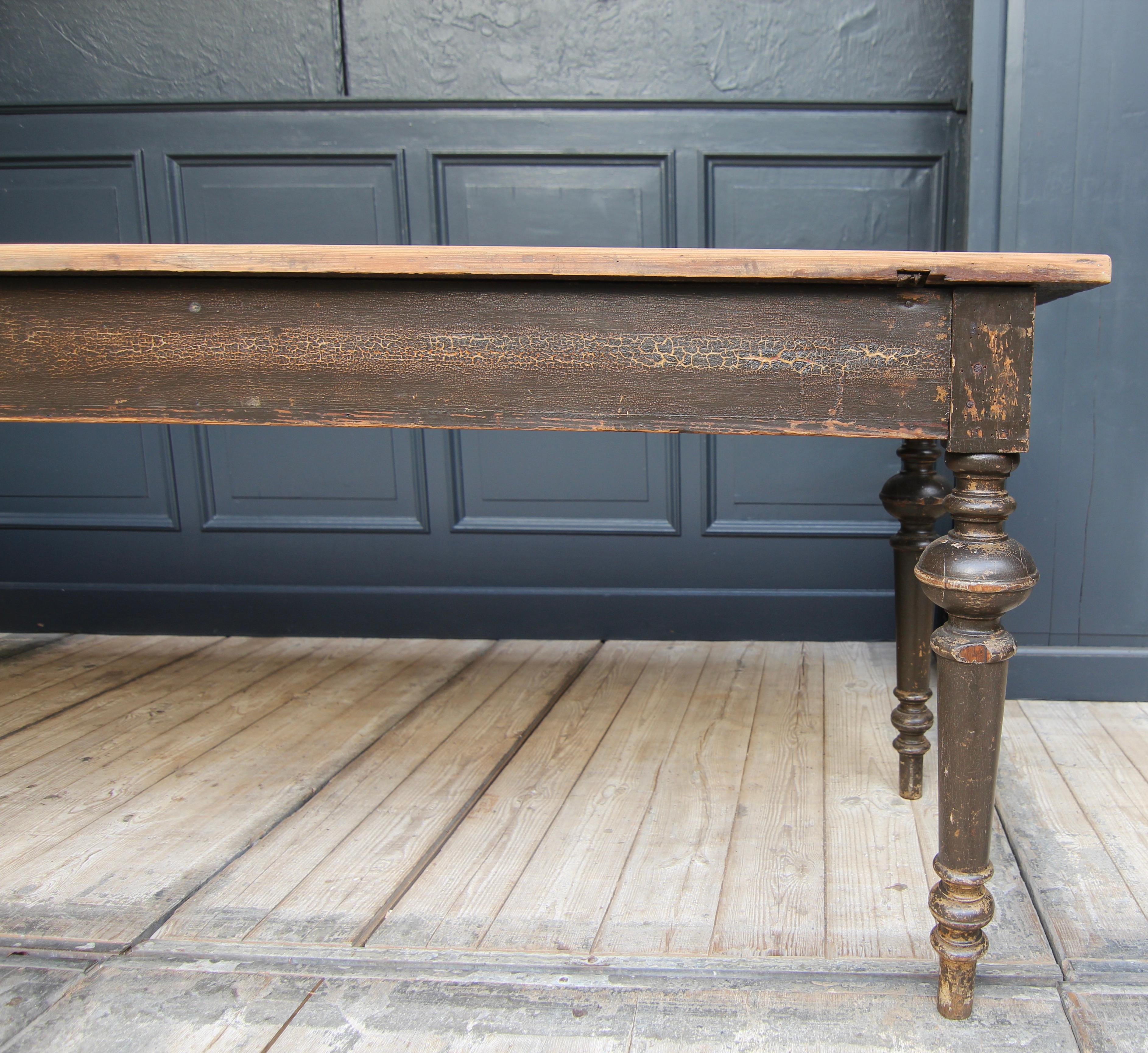 Large Late 19th Century German Gründerzeit Table with Turned Legs 13