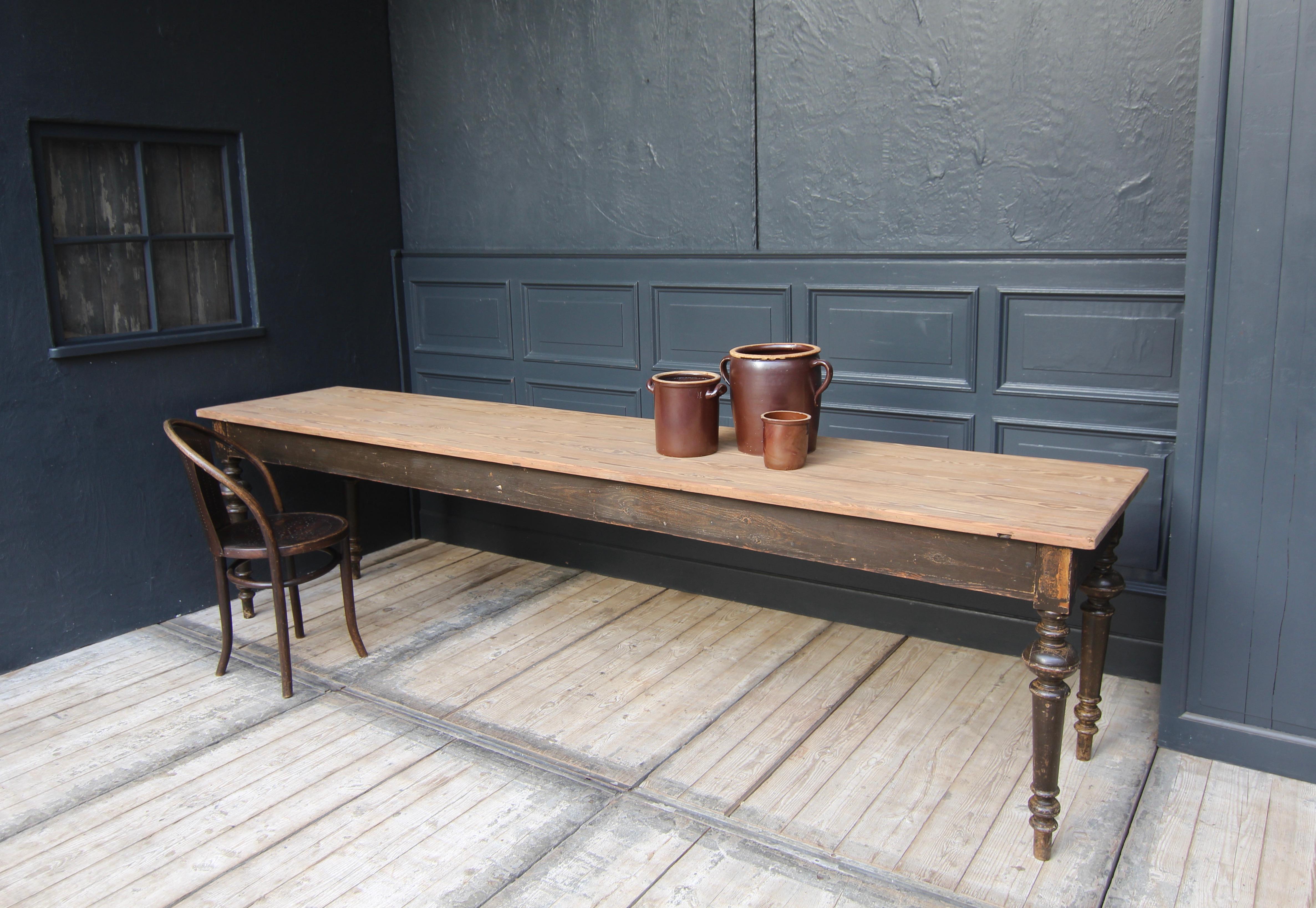 Pine Large Late 19th Century German Gründerzeit Table with Turned Legs