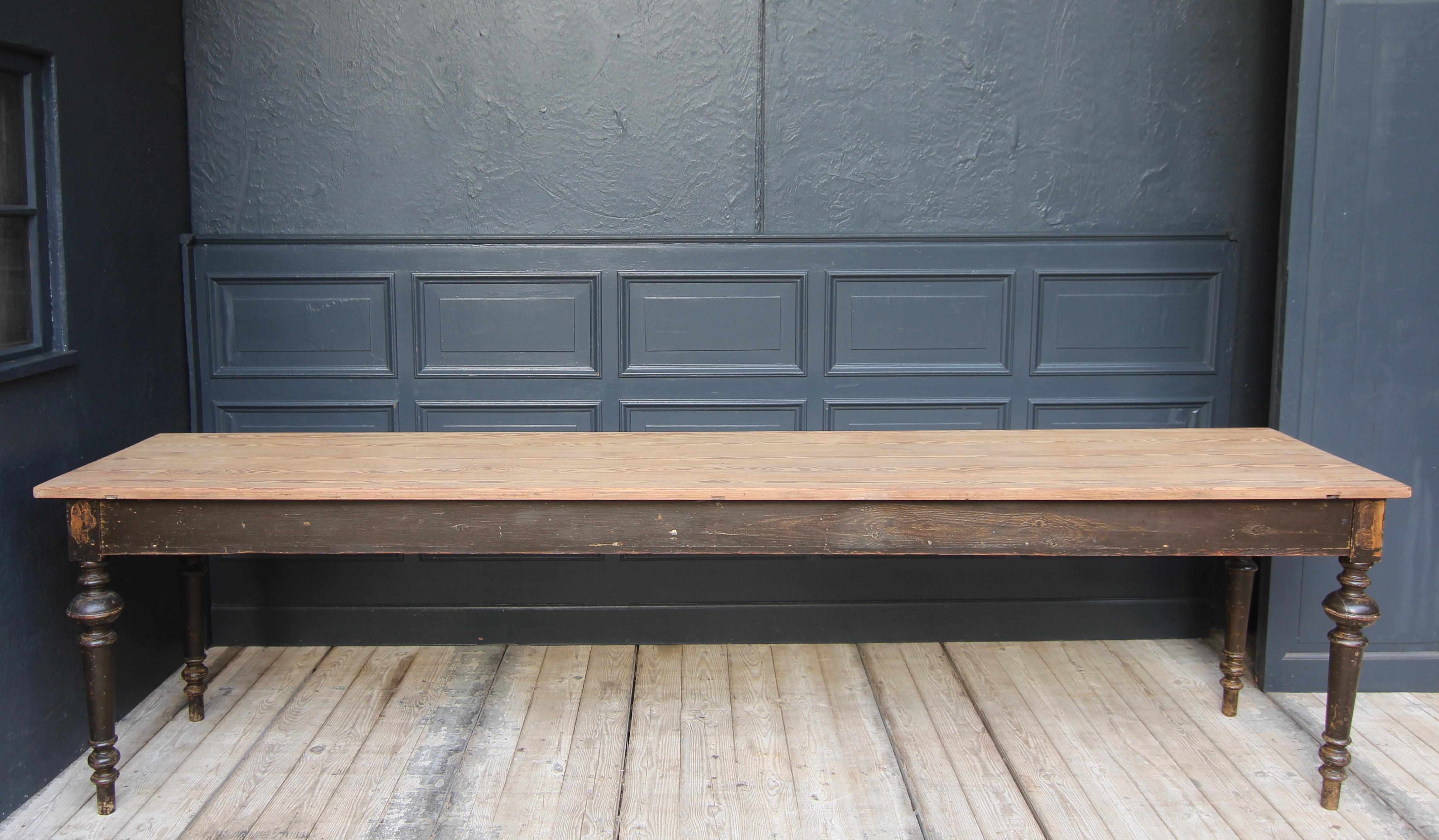 Large Late 19th Century German Gründerzeit Table with Turned Legs 1