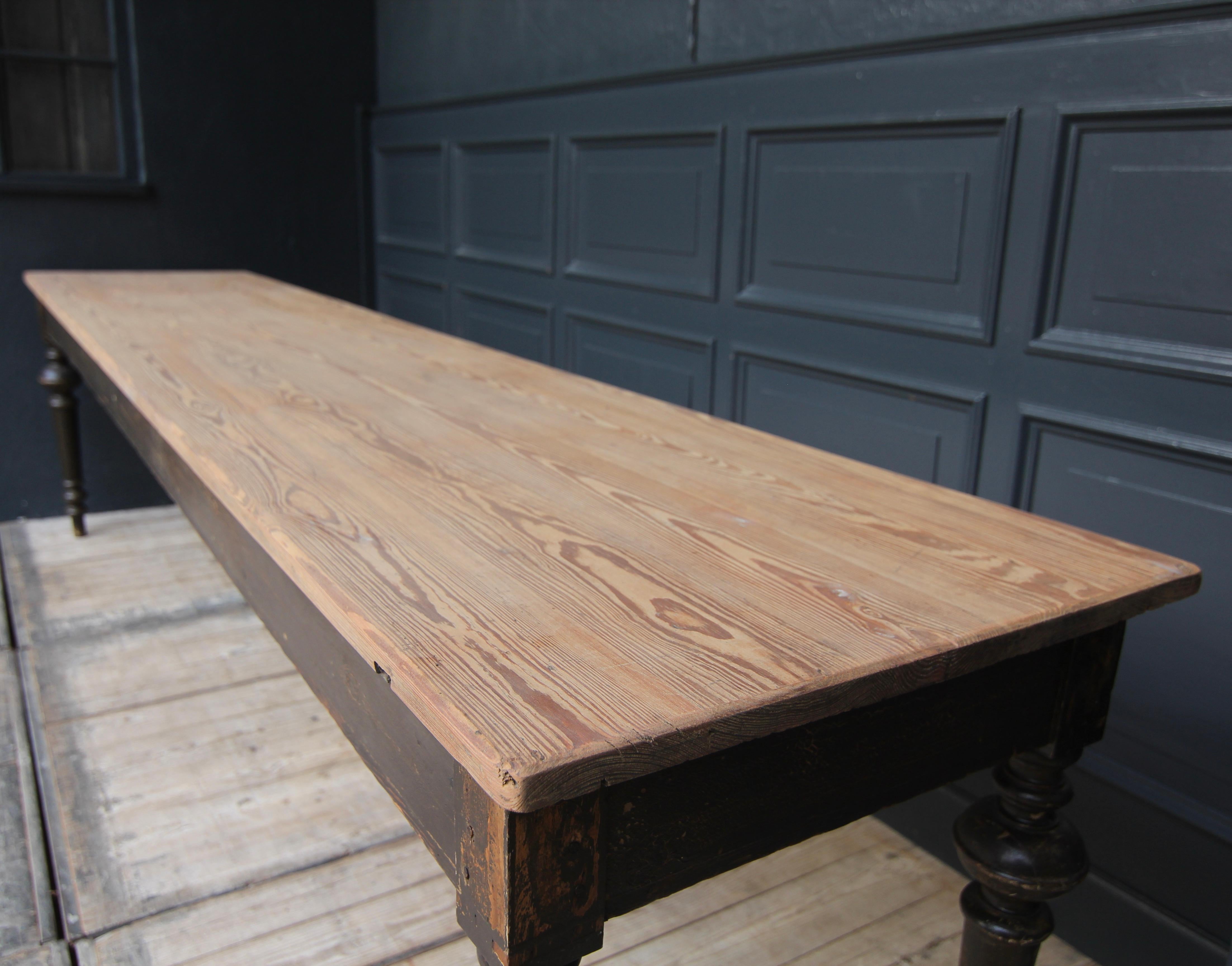 Large Late 19th Century German Gründerzeit Table with Turned Legs 3
