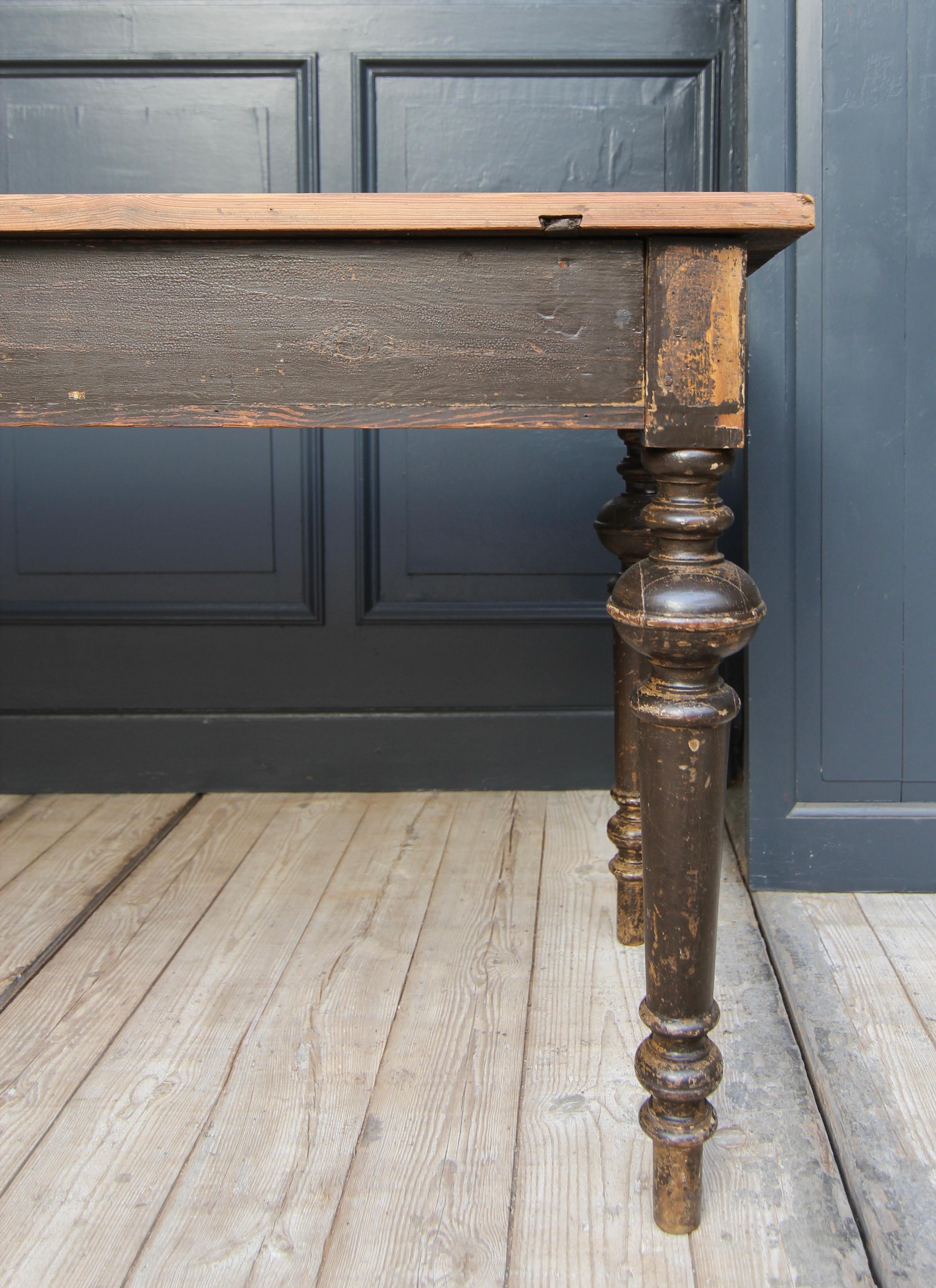 Large Late 19th Century German Gründerzeit Table with Turned Legs 5
