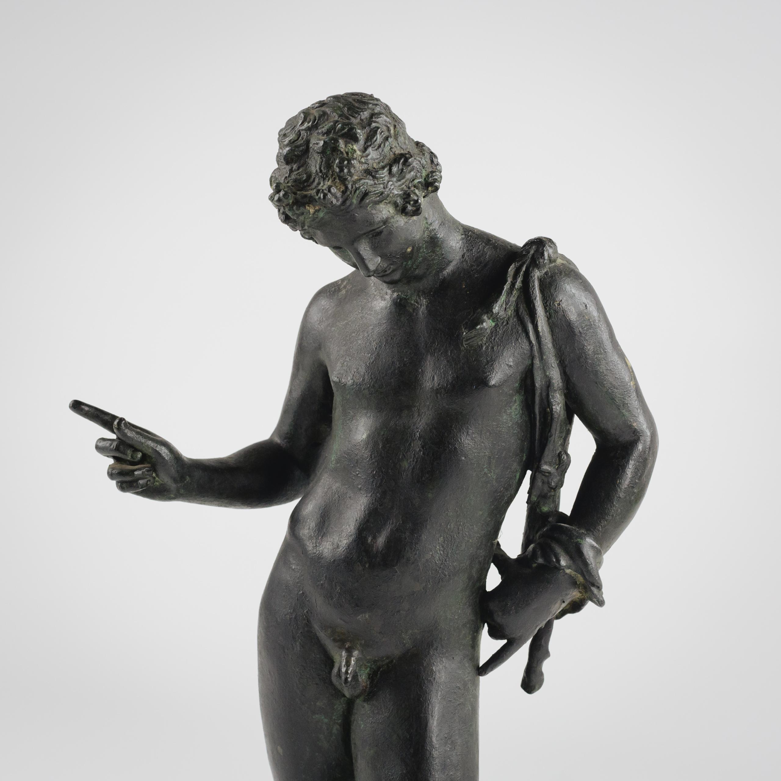 Italiano Grande bronzo Grand Tour di Narciso della fine del XIX secolo in vendita