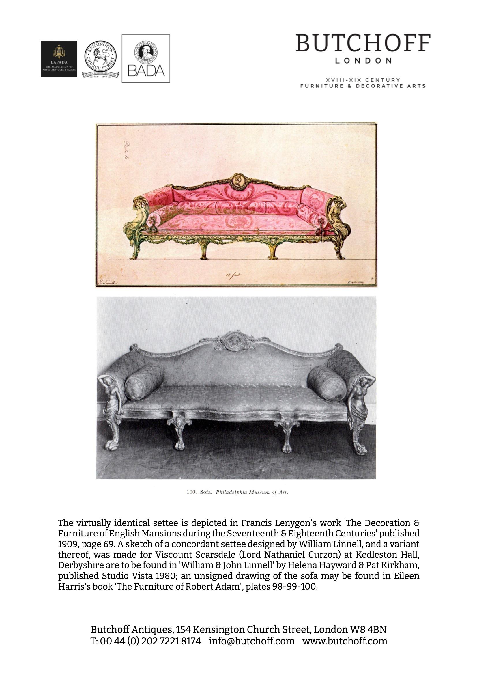 Grand canapé de la fin du 19e siècle en acajou sculpté à la main avec tissu en cuir et en velours en vente 2