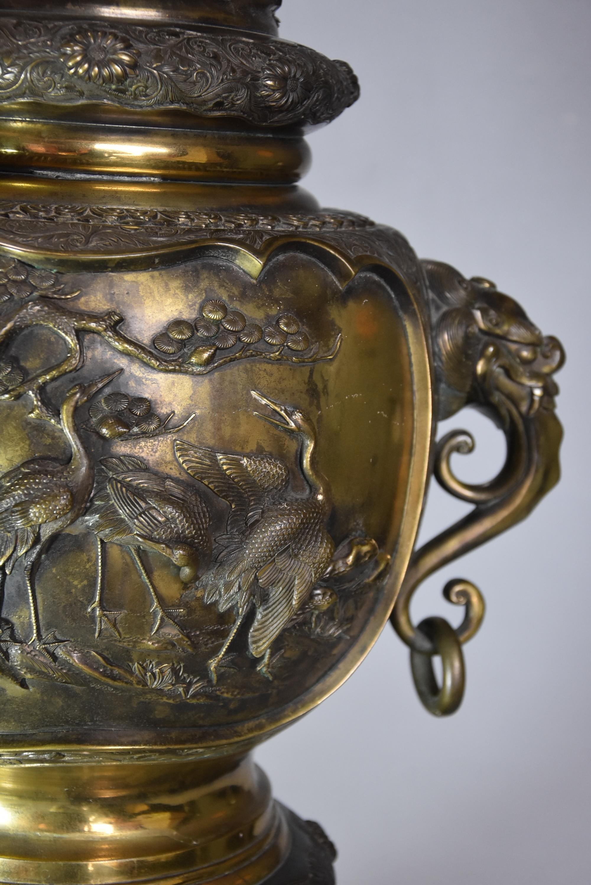 Large Late 19th Century Japanese Meiji Period Bronze Vase of Fine Quality For Sale 6
