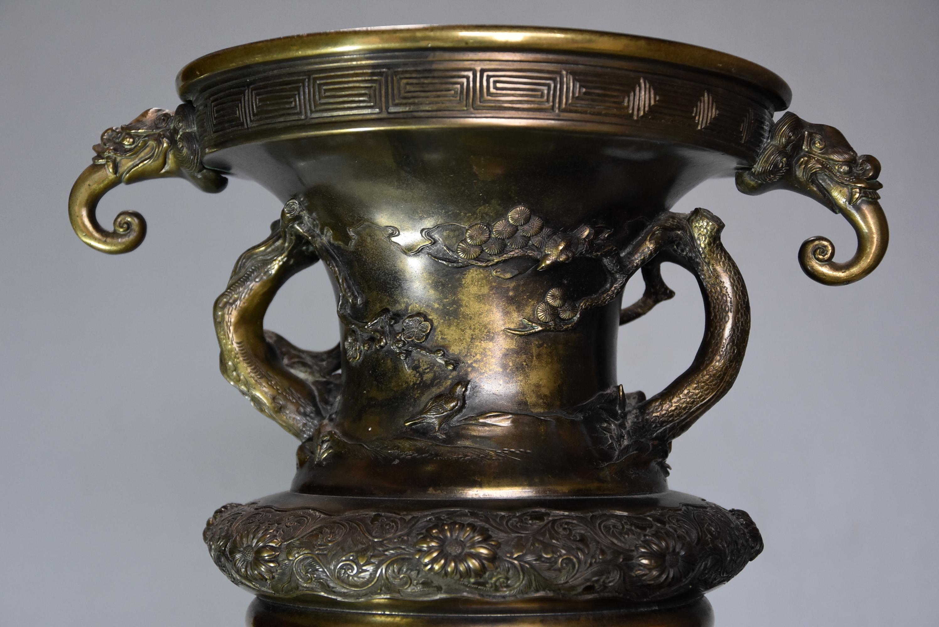 Large Late 19th Century Japanese Meiji Period Bronze Vase of Fine Quality In Good Condition For Sale In Suffolk, GB