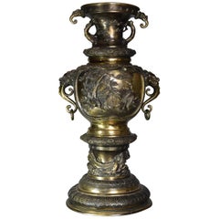 Grand vase en bronze de la période Meiji de la fin du 19e siècle, de qualité supérieure.