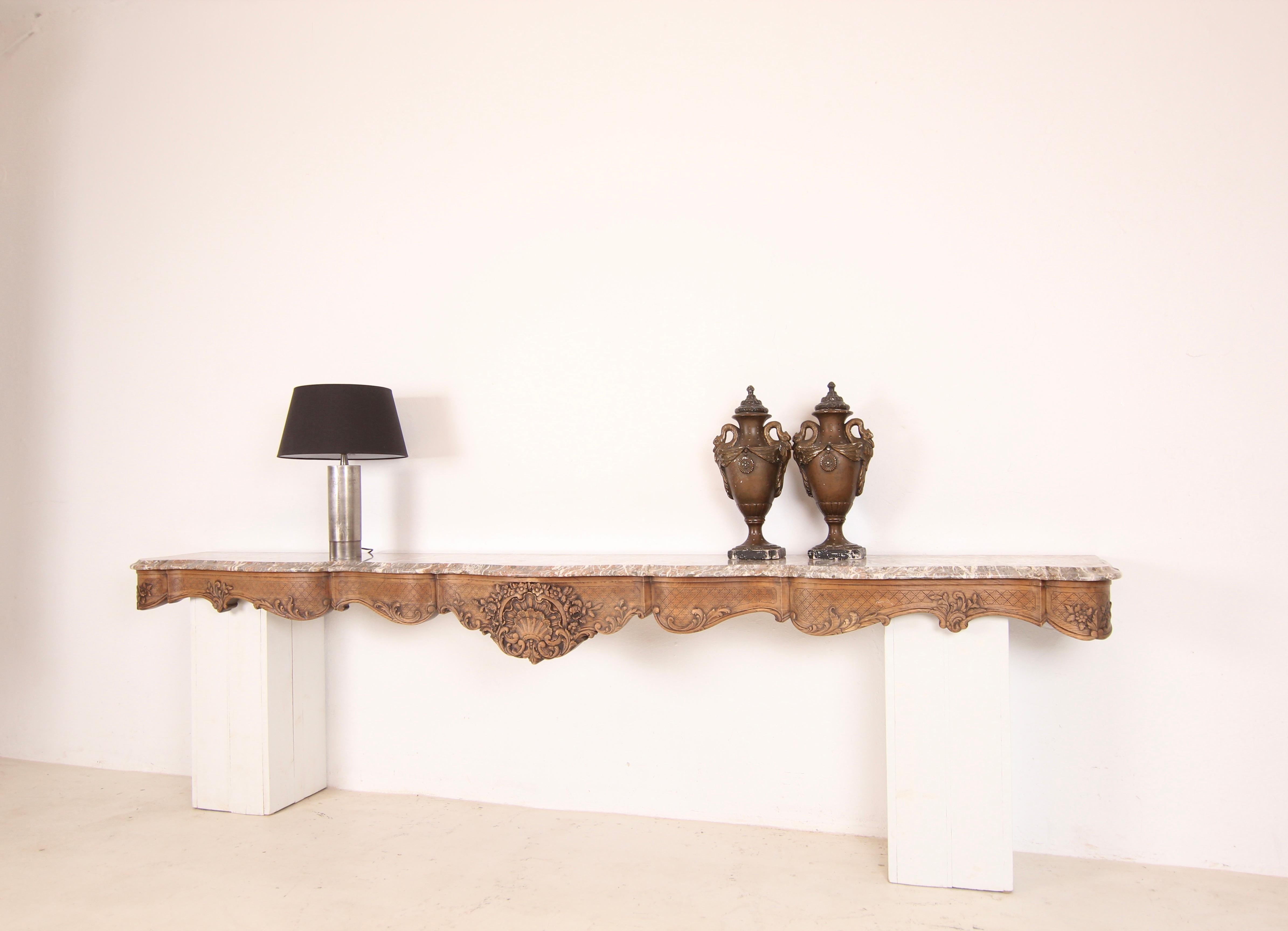 Barocco Grande console a muro in legno di Oak e marmo intagliato della fine del XIX secolo in vendita