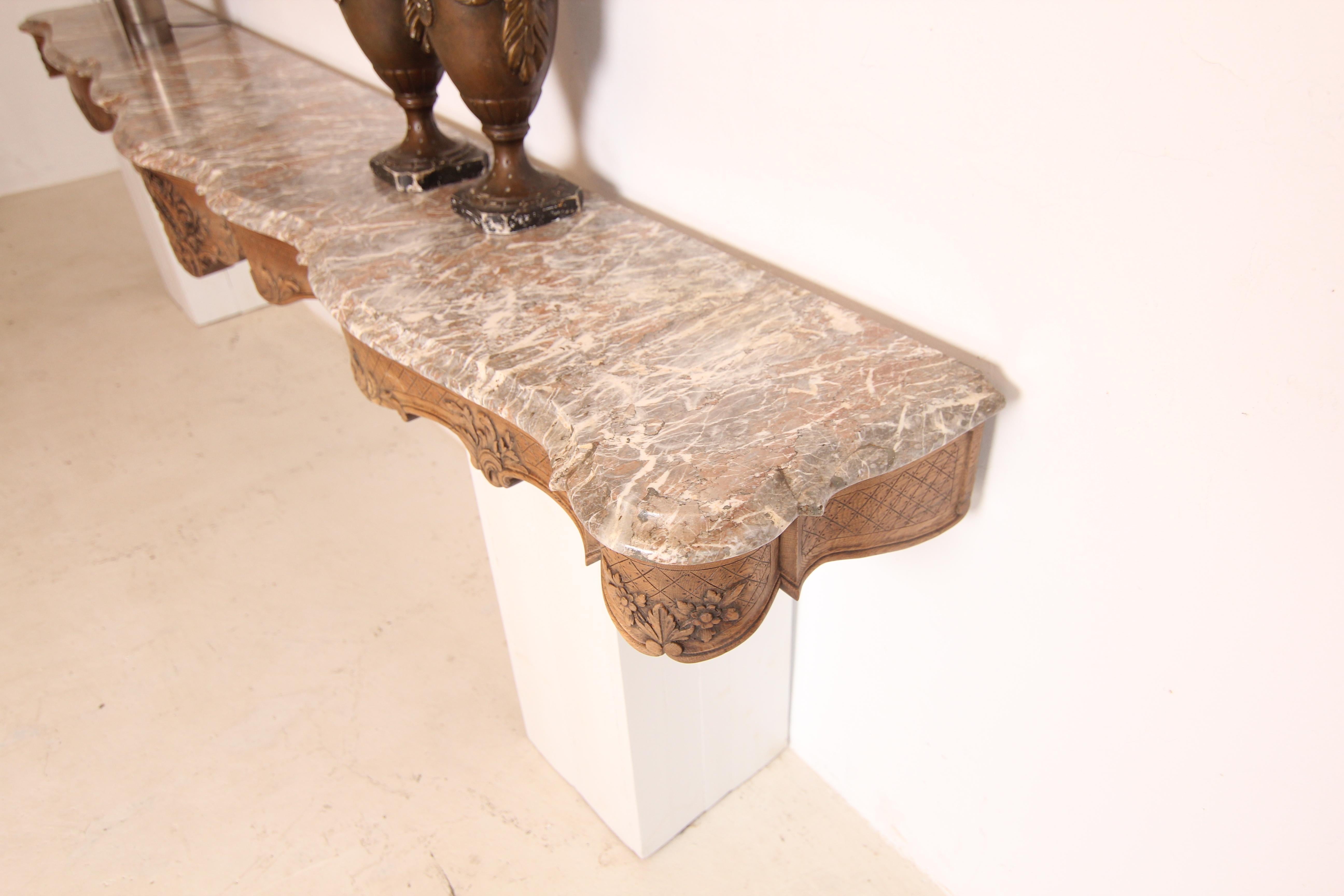 Marmo Grande console a muro in legno di Oak e marmo intagliato della fine del XIX secolo in vendita
