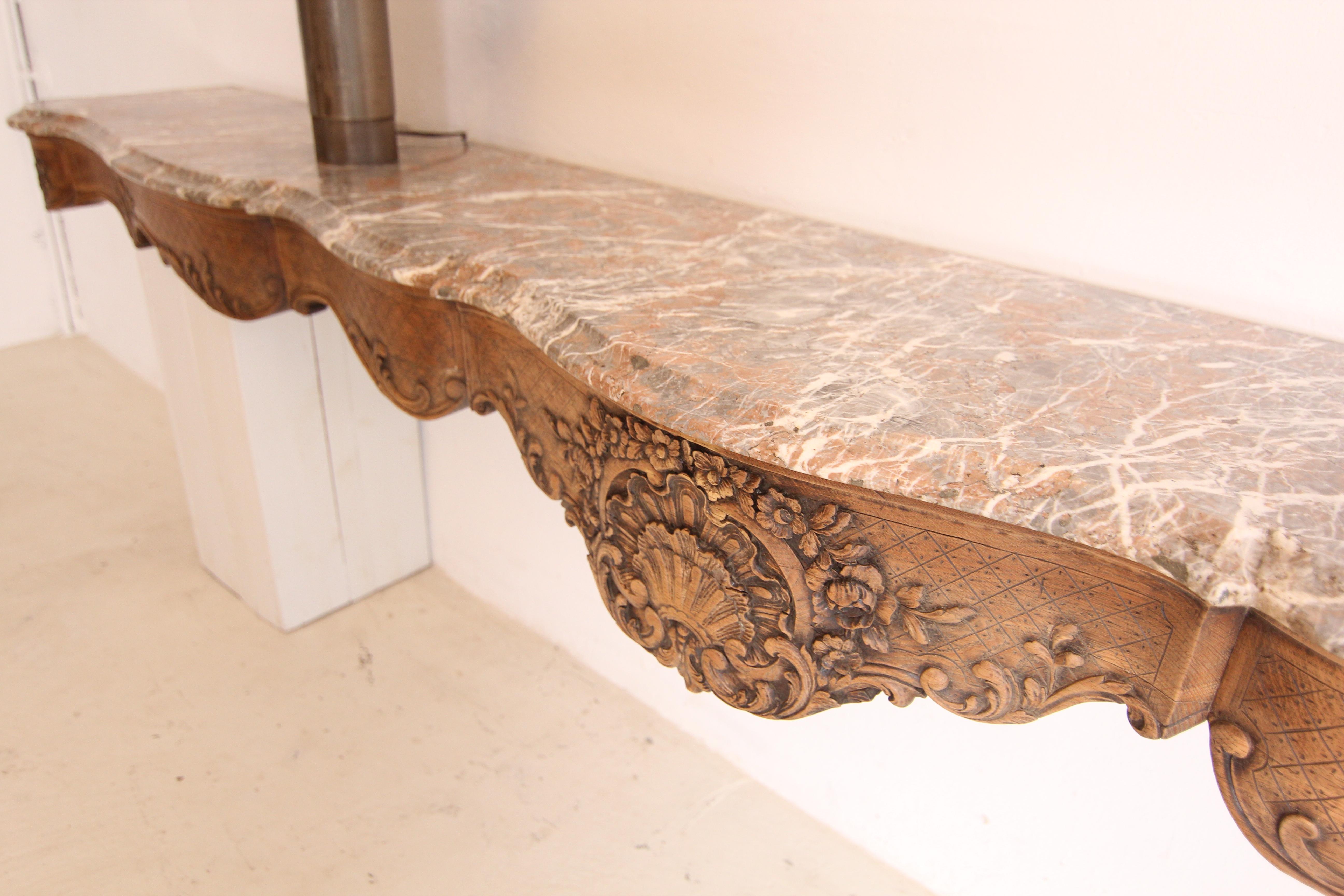 Grande console a muro in legno di Oak e marmo intagliato della fine del XIX secolo in vendita 1