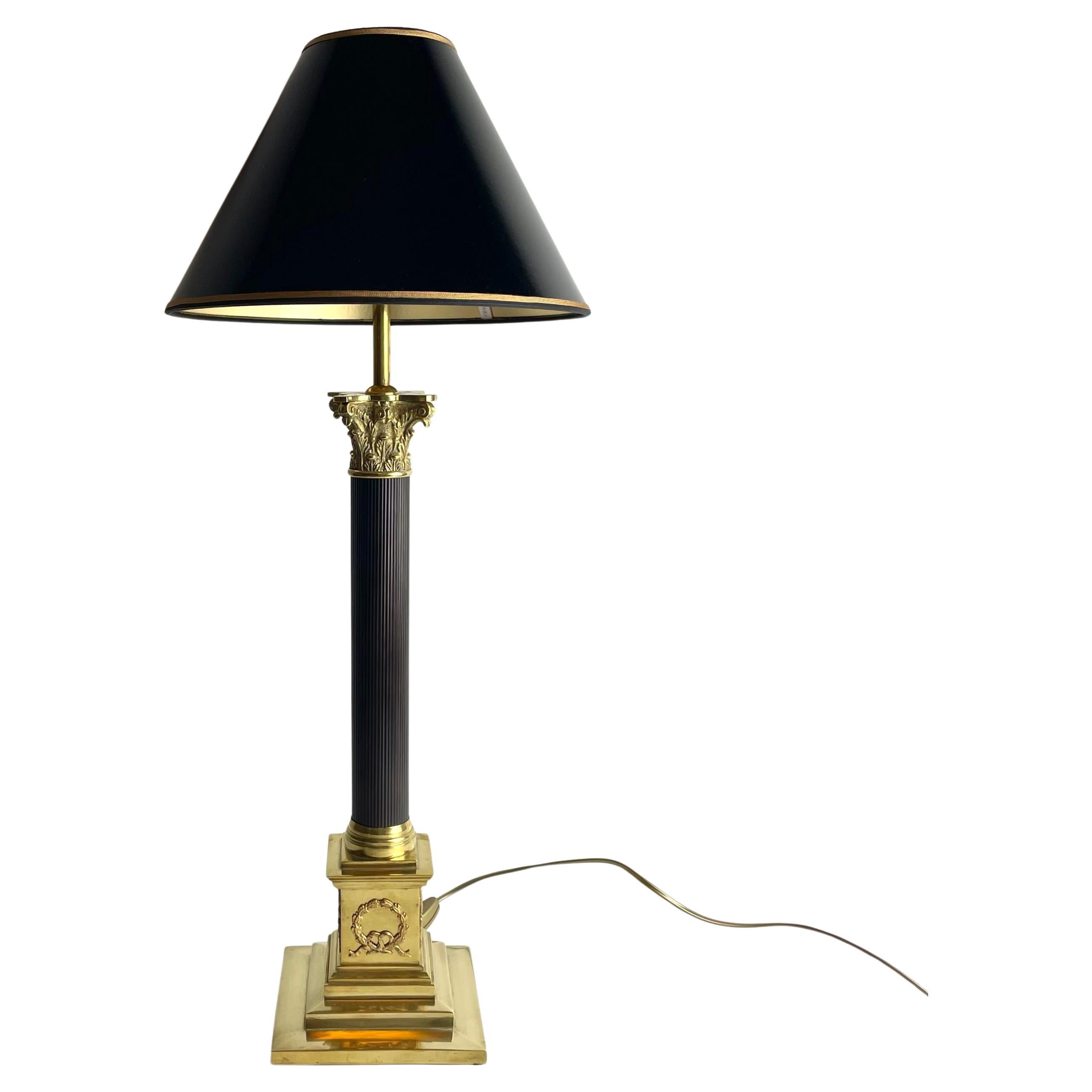 Grande lampada da tavolo neoclassica della fine del XIX secolo in ottone patinato e lucido